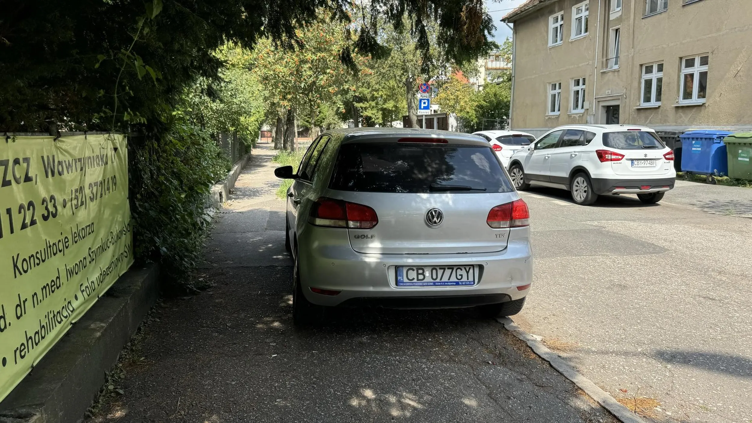 Nie pozostawiono 1,5 metra dla pieszych