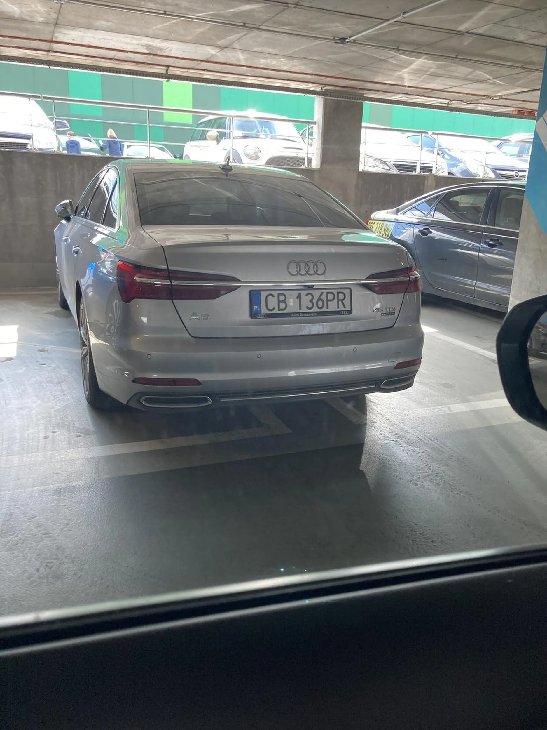 Jak już jeździsz w niedziele do arkad to chociaż zajmuj jedno miejsce ;)