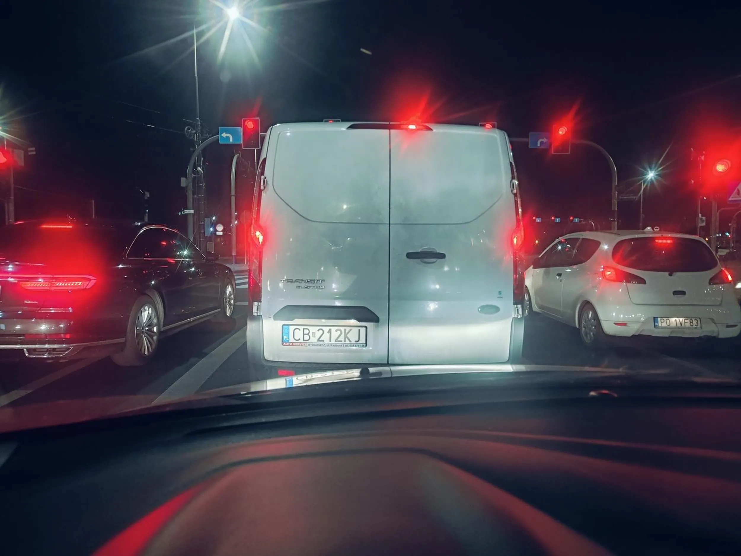 Jak robisz sobie slalom po poznaniu jak ostatni kretyn, to używaj chociaż kierunkowskazów.