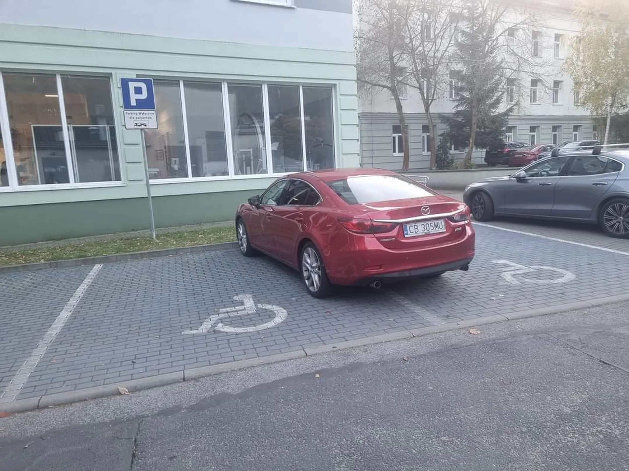 Niedojebanie mózgowe w parkowaniu na kopertach