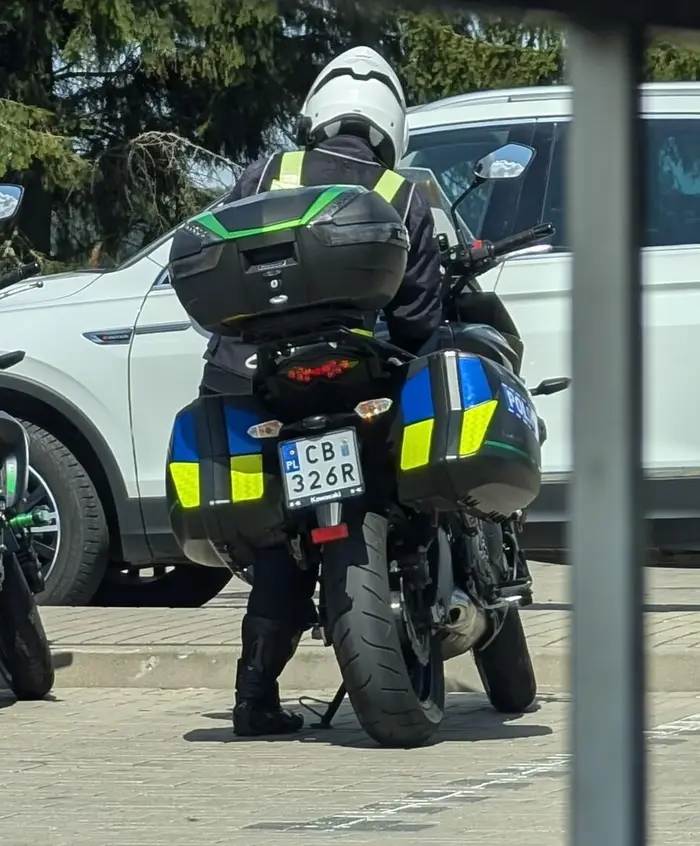 Cały się oklej i udawaj drogówkę.