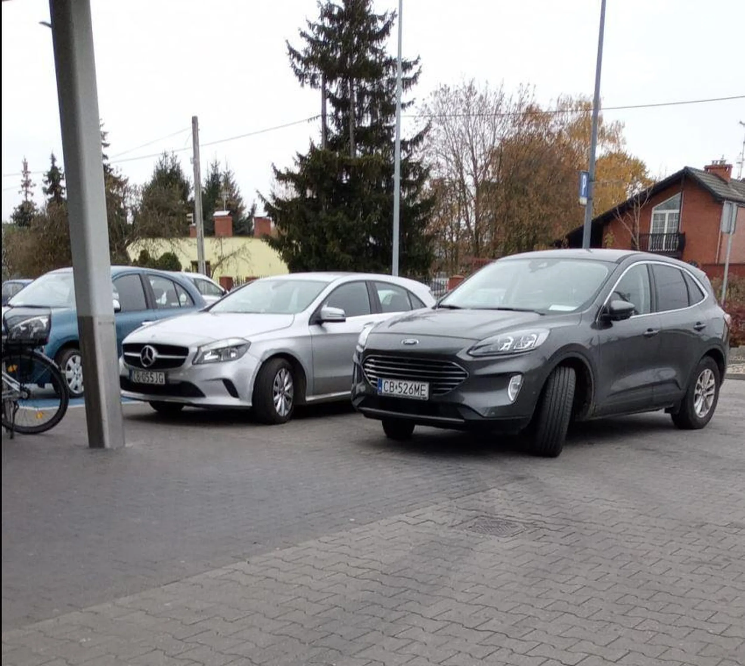 i kolejny spod lidla co na środku niemal pod wejściem...