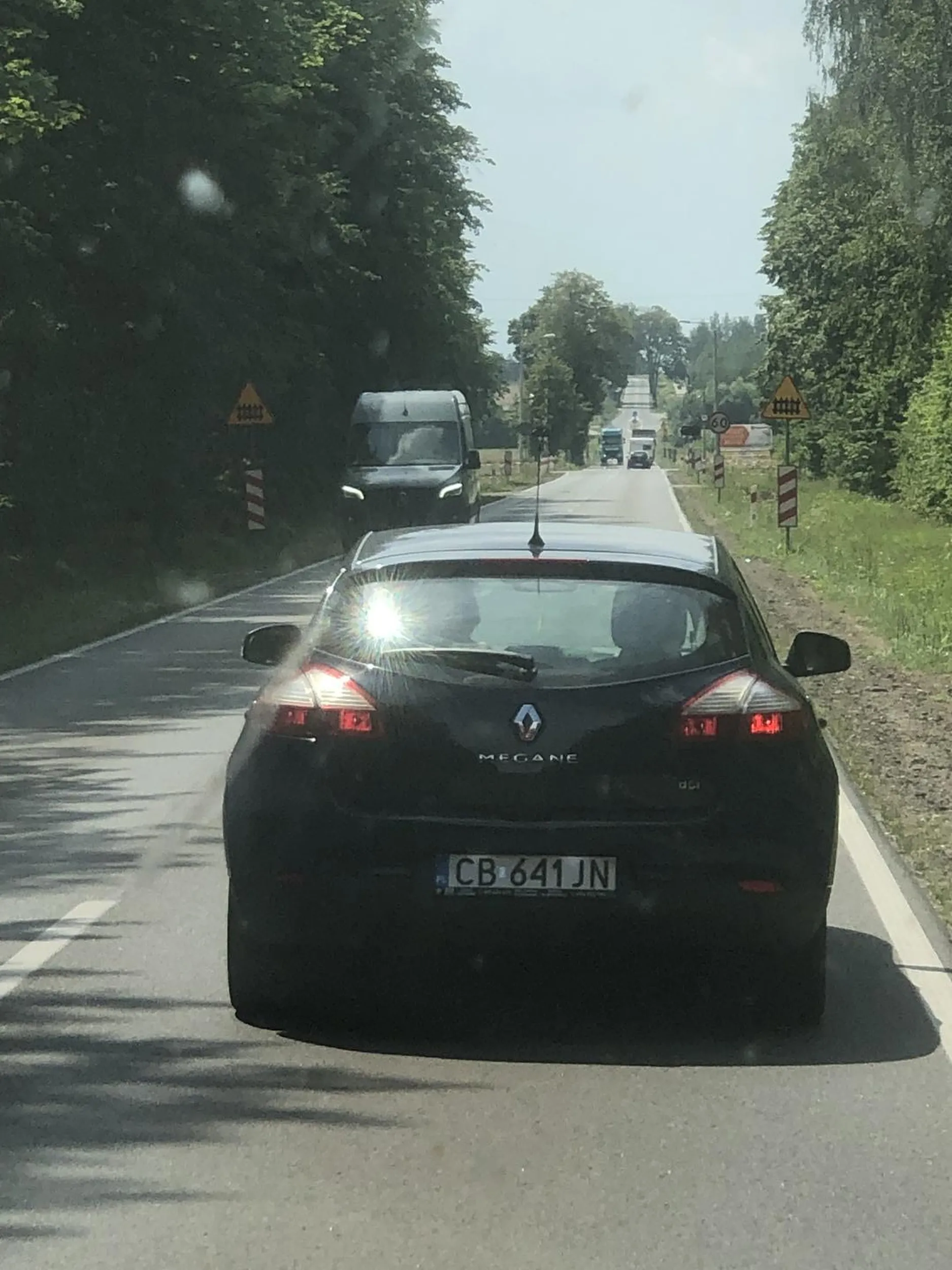 Jak cię ktoś wyprzedza ty popie**olona kobieto to się nie przyspiesza, i zapal światła.. doprowadzisz w końcu do tragedii Zapraszam ponownie na egzamin