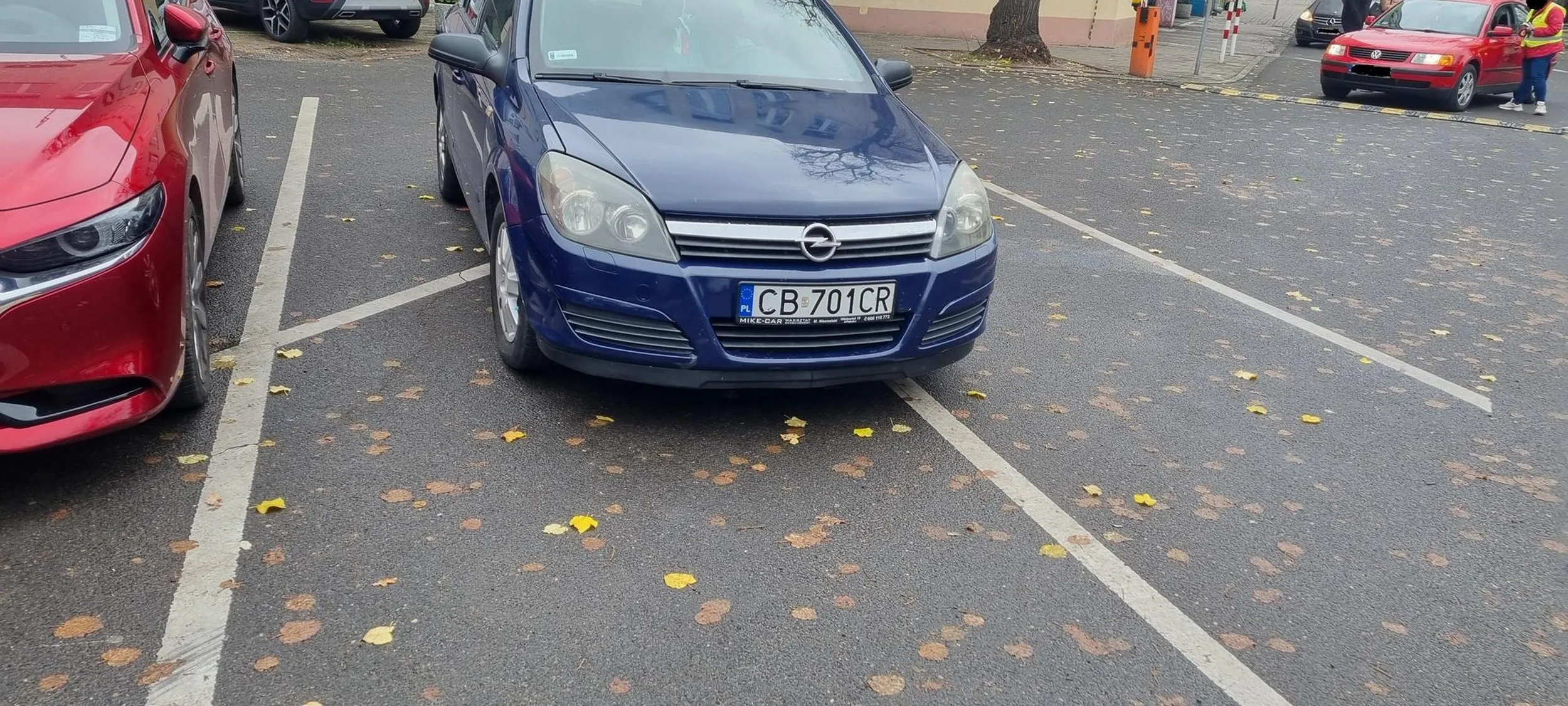 Tutaj zawiodła lekcja parkowania :)