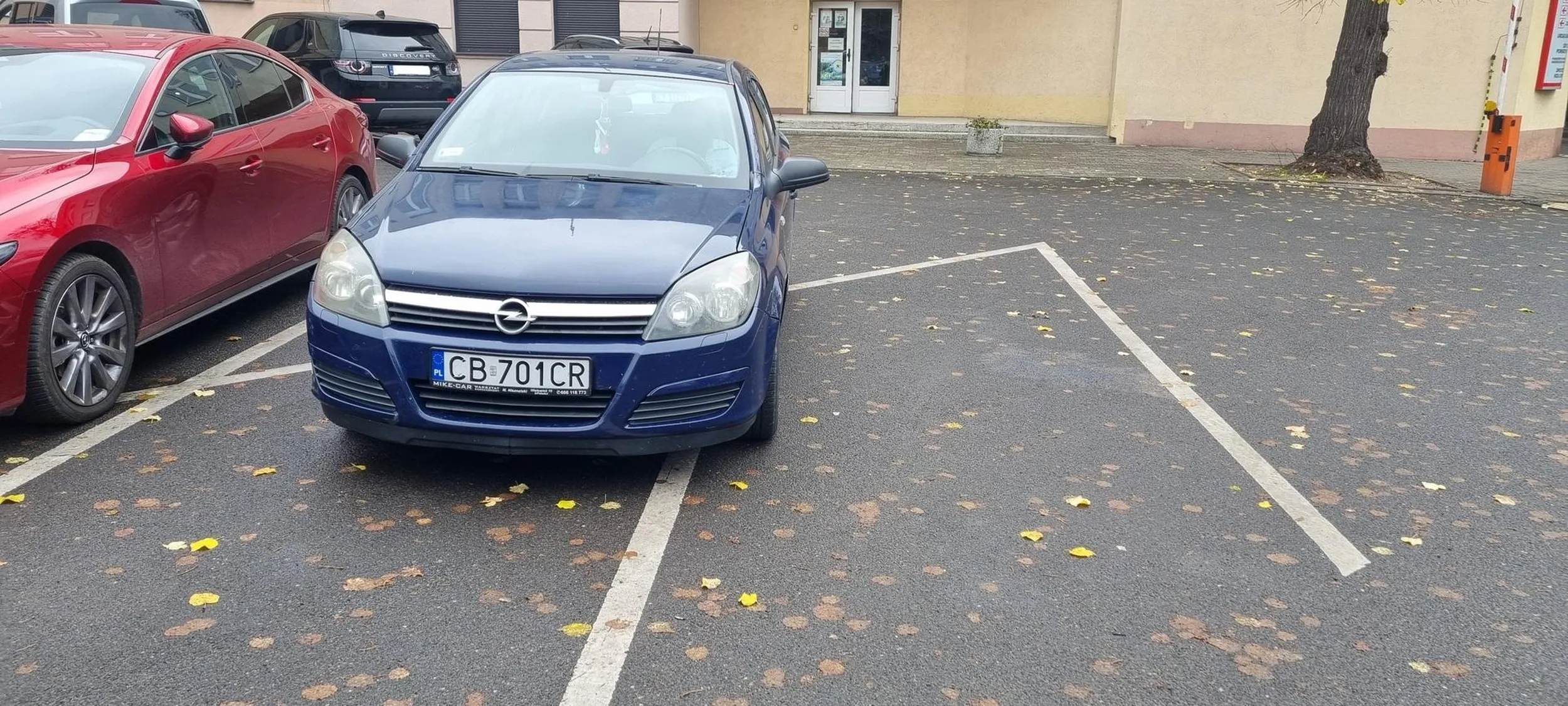 Tutaj zawiodła lekcja parkowania :)