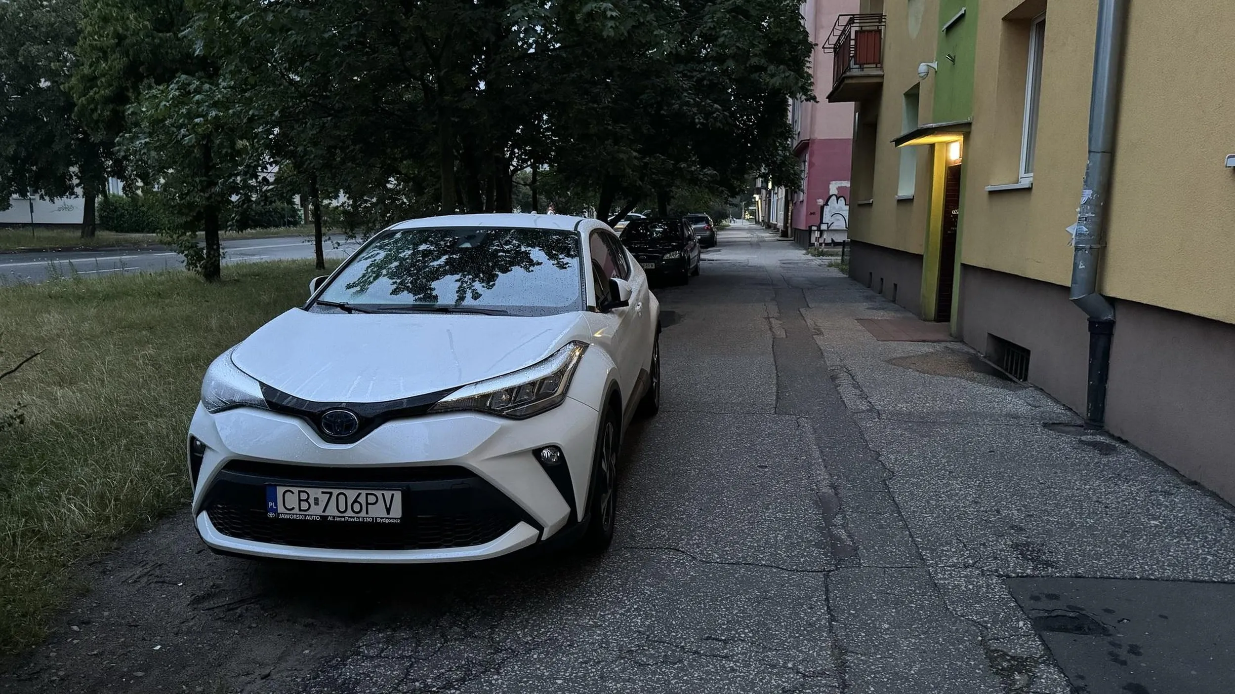 Jazda po i parkowanie na chodniku