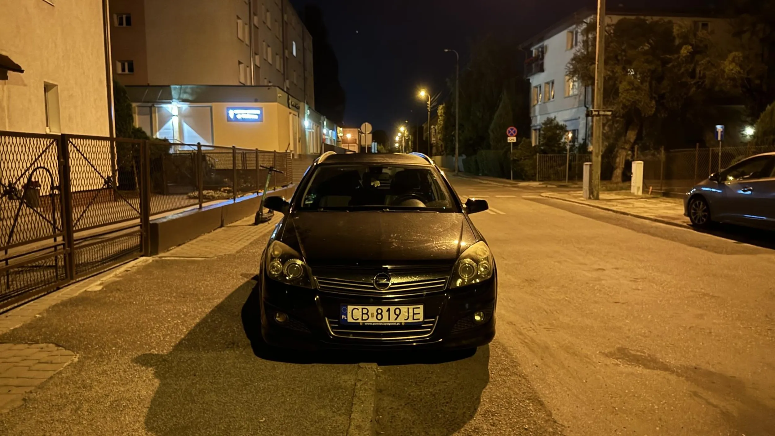 Zakaz zatrzymywania się, nie zastosowanie się do znaku D-18