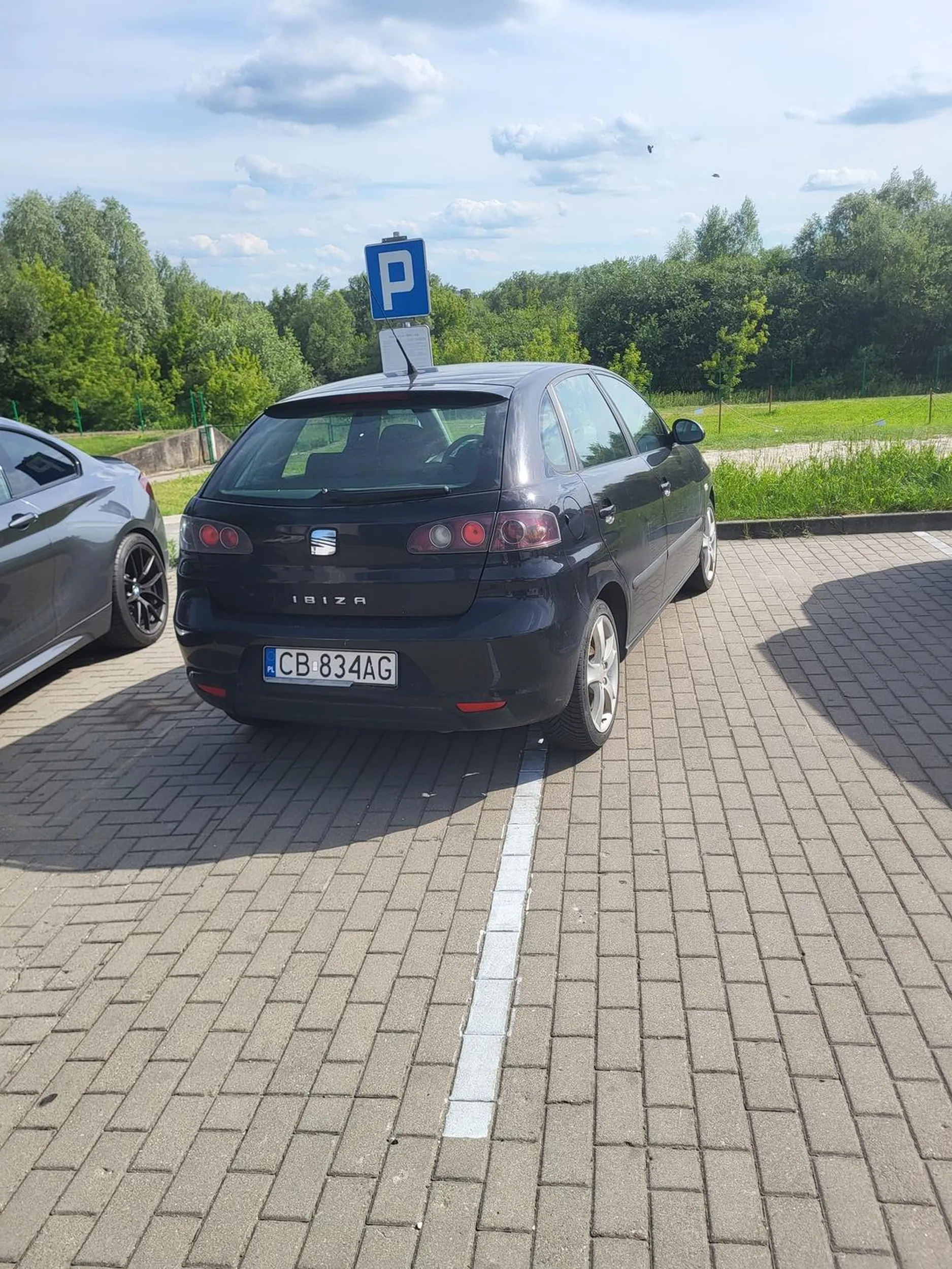 Widać, w podstawówce nie nauczyli nie wychodzenia za linie ;) Może jakaś powtoreczka ?