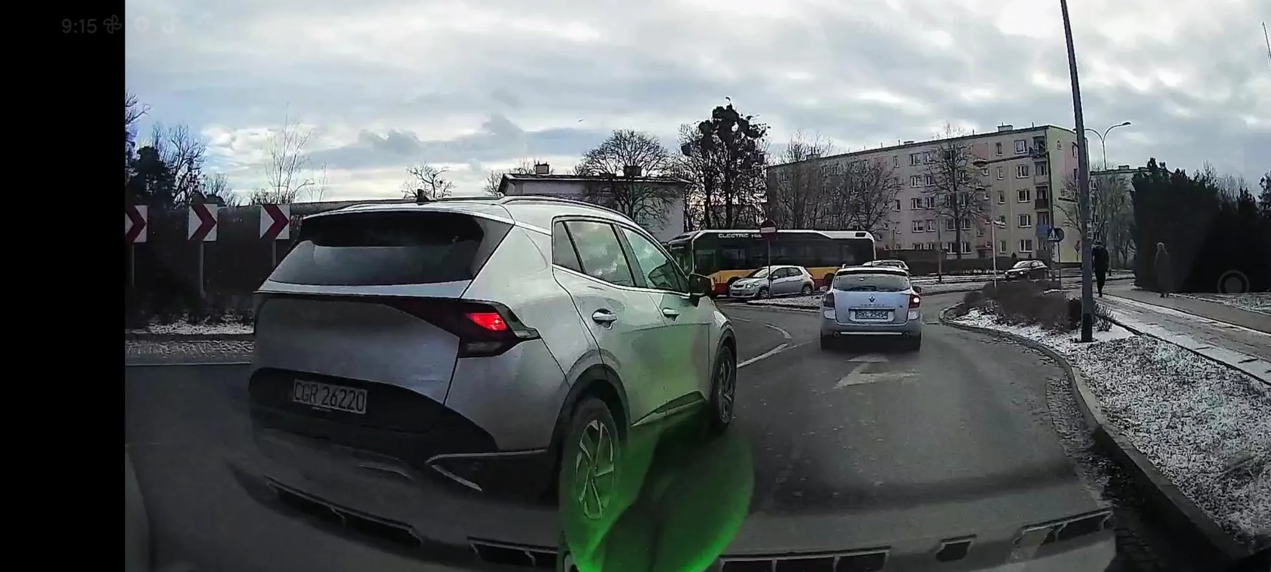 naucz się jeździć swoim pasem ruchu, zwłaszcza na rondach