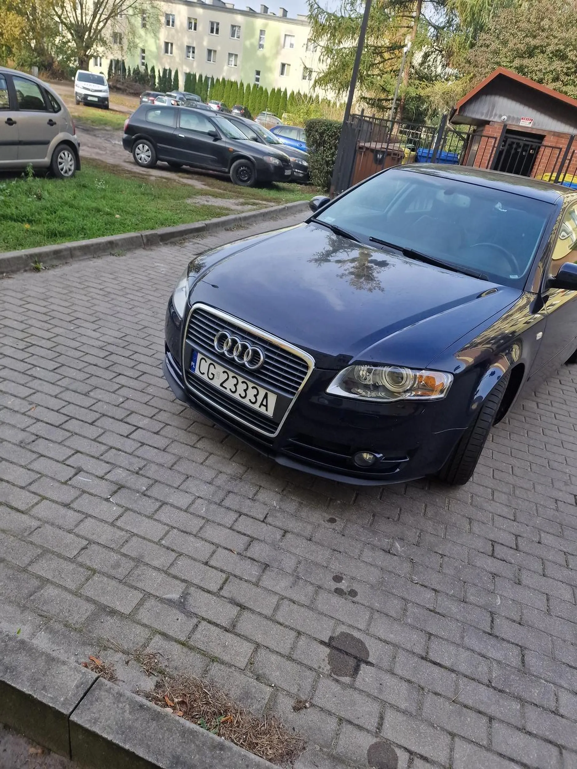 Burak zastawił plac manewrowy i nie można zawrócić.. przez barana cały parking trzeba cofwać..