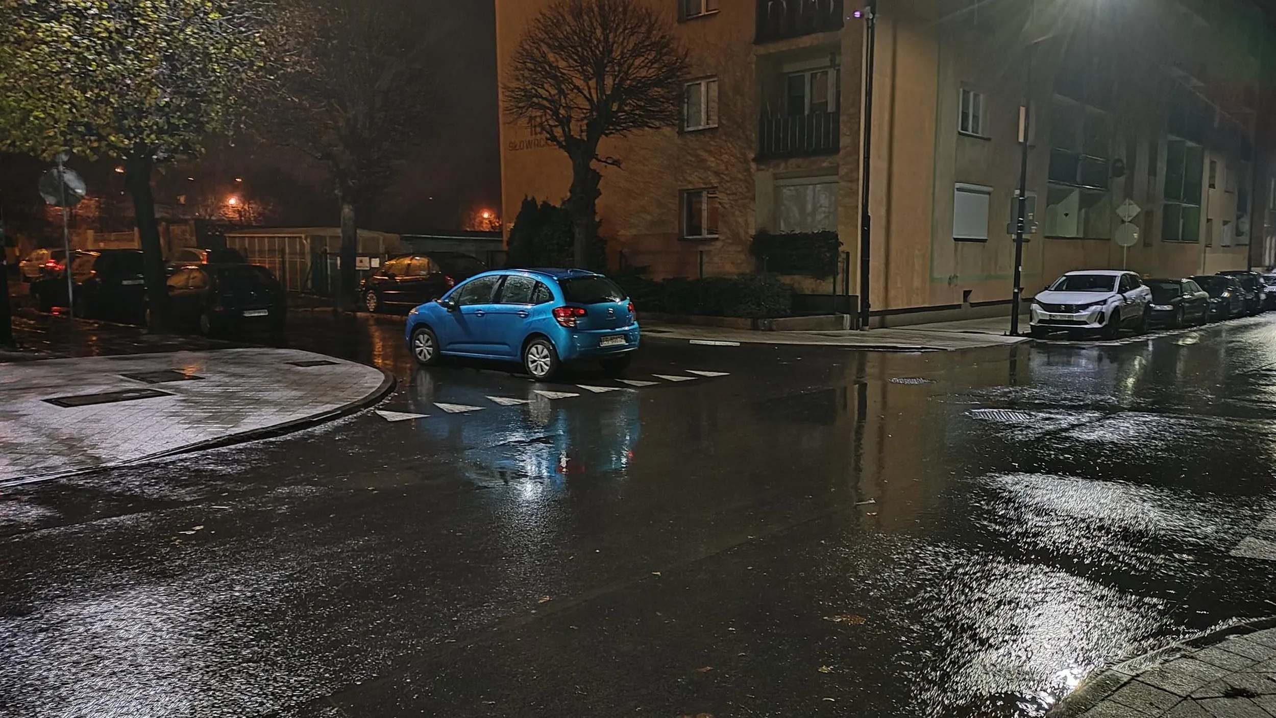 Następnym razem proponuję stanąć na samym środku... drugi raz w tym samym miejscu w ciągu miesiąca.