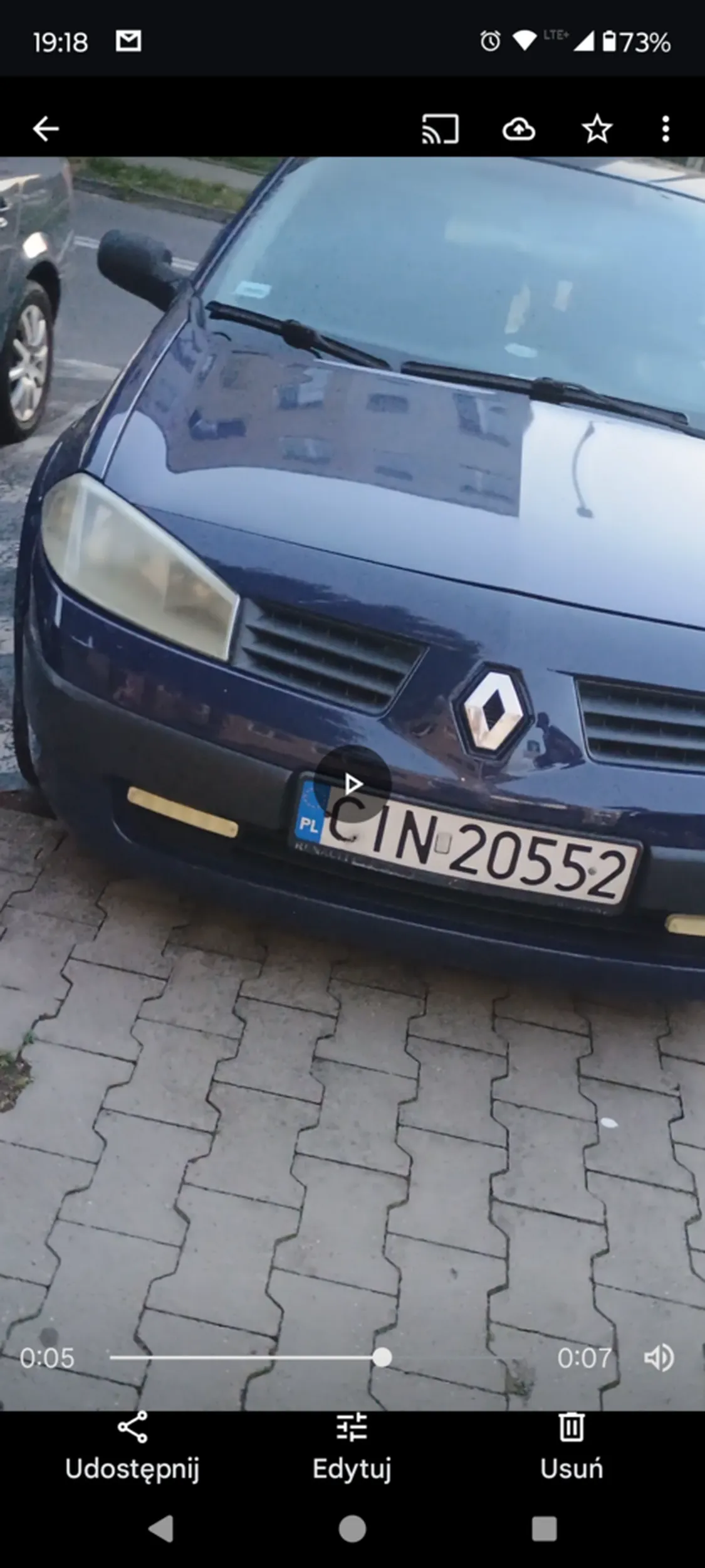 Uważajcie na tego kierowcę , złapany z %%% nadal jeździ . Jak zobaczycie odrazu telefon alarmowy w końcu kogoś przejedzie