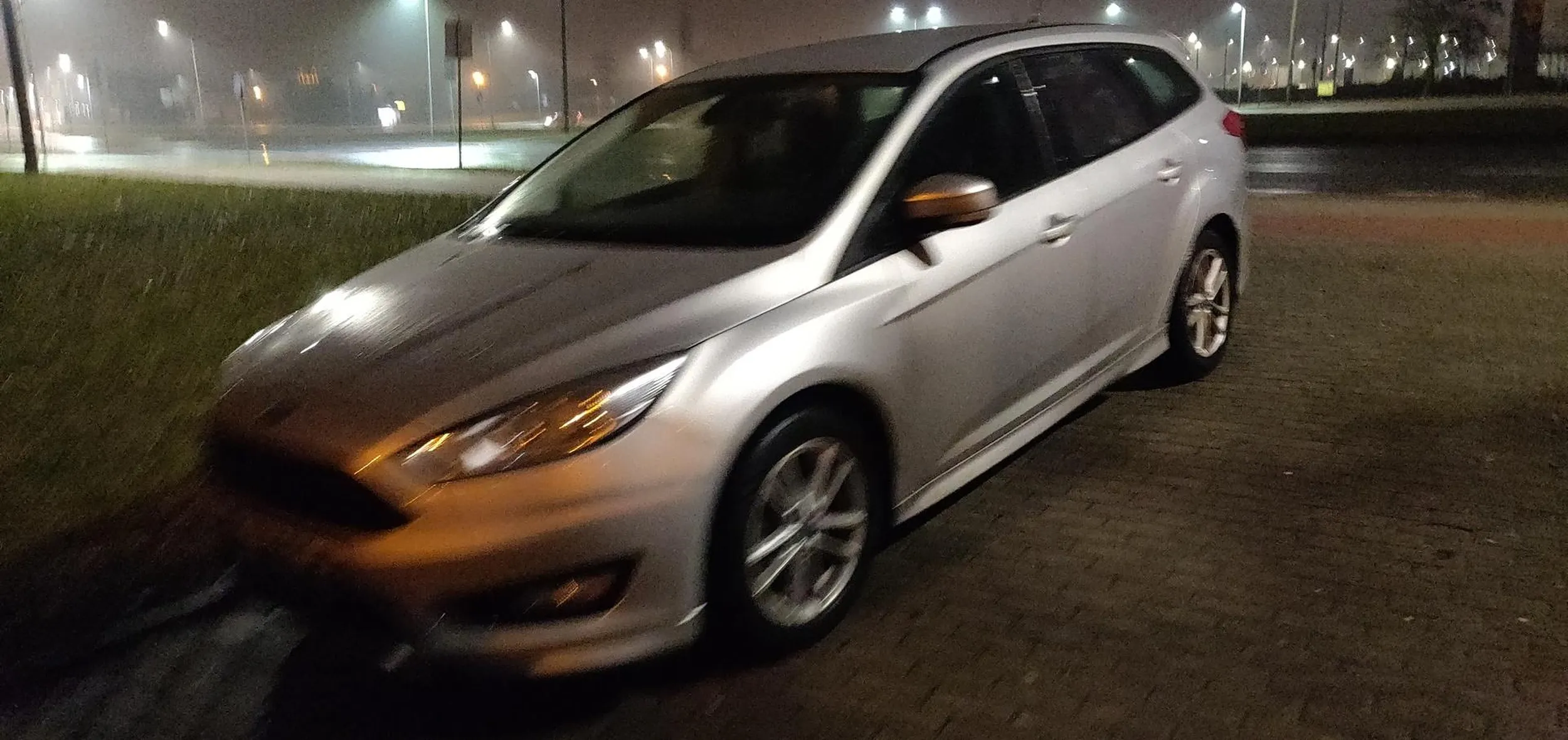 Niewidomy osobnik jeżdżący wzdłuż po chodniku. Powoduje kolizje z pieszym na chodniku i nic sobie z tego nie robi. Może kiedyś spotkasz swojego bąbelka za tylnym zderzakiem.