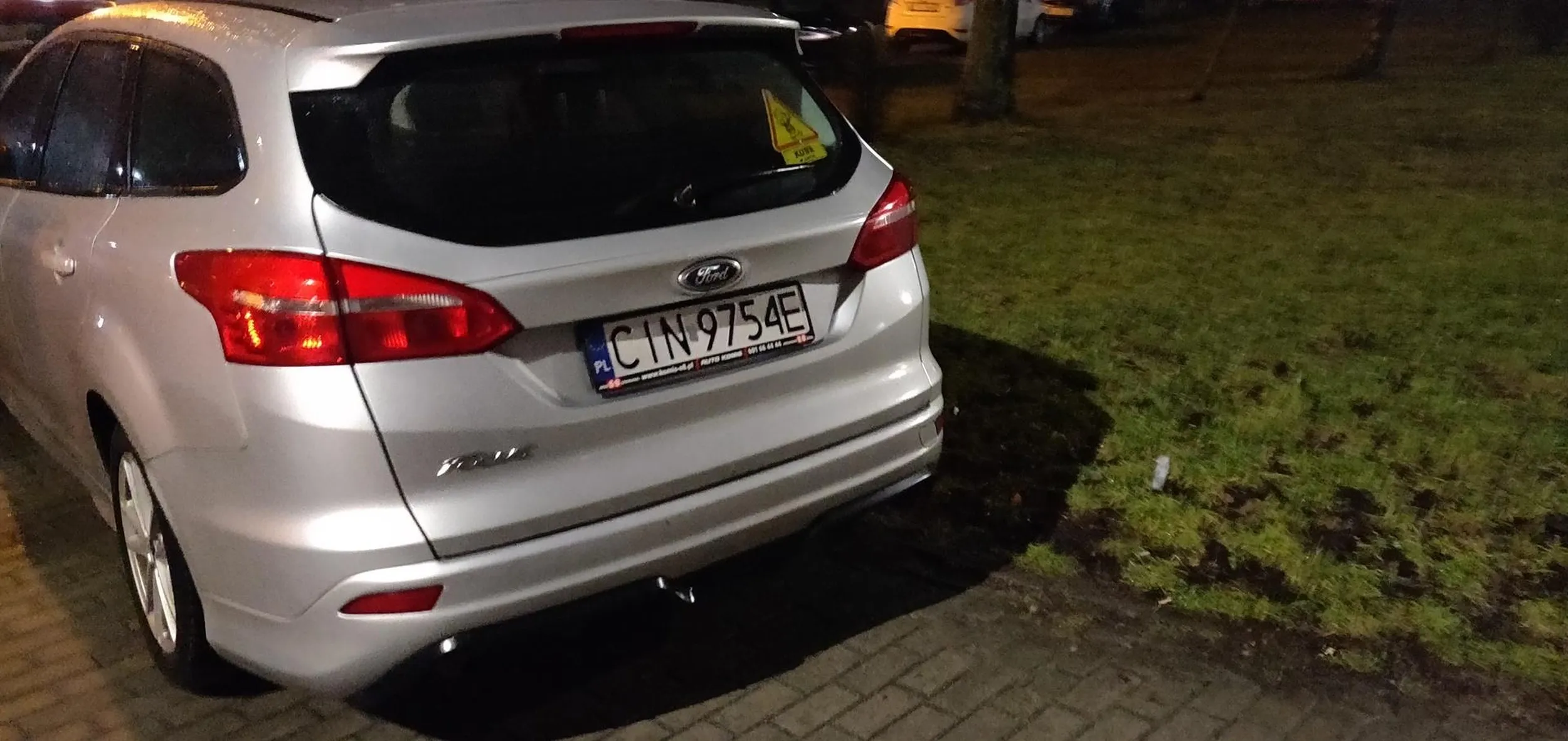 Niewidomy osobnik jeżdżący wzdłuż po chodniku. Powoduje kolizje z pieszym na chodniku i nic sobie z tego nie robi. Może kiedyś spotkasz swojego bąbelka za tylnym zderzakiem.