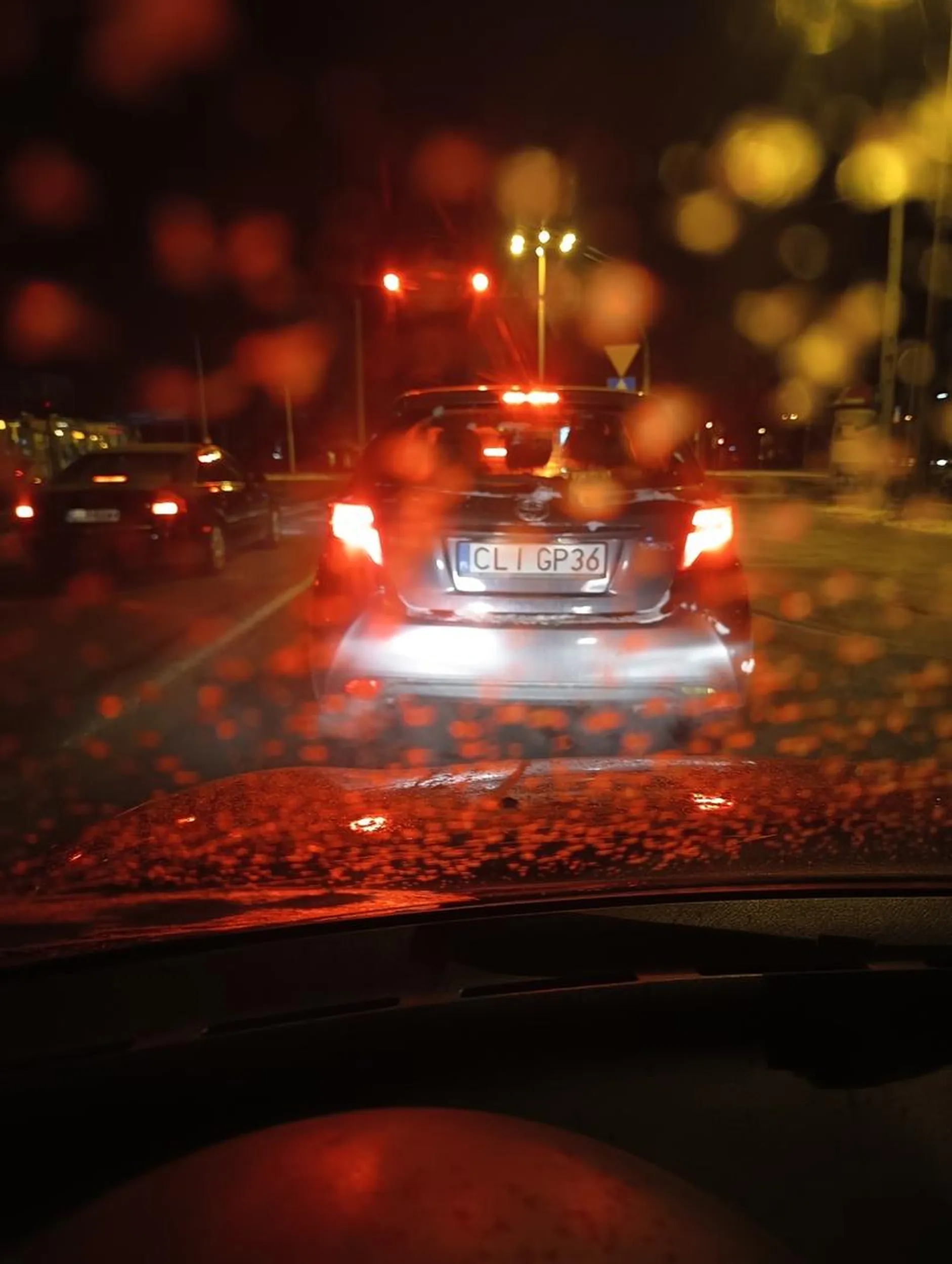 Naucz się jeździć Ruro i następnym razem patrz jak wyjeżdżasz na główną drogę.