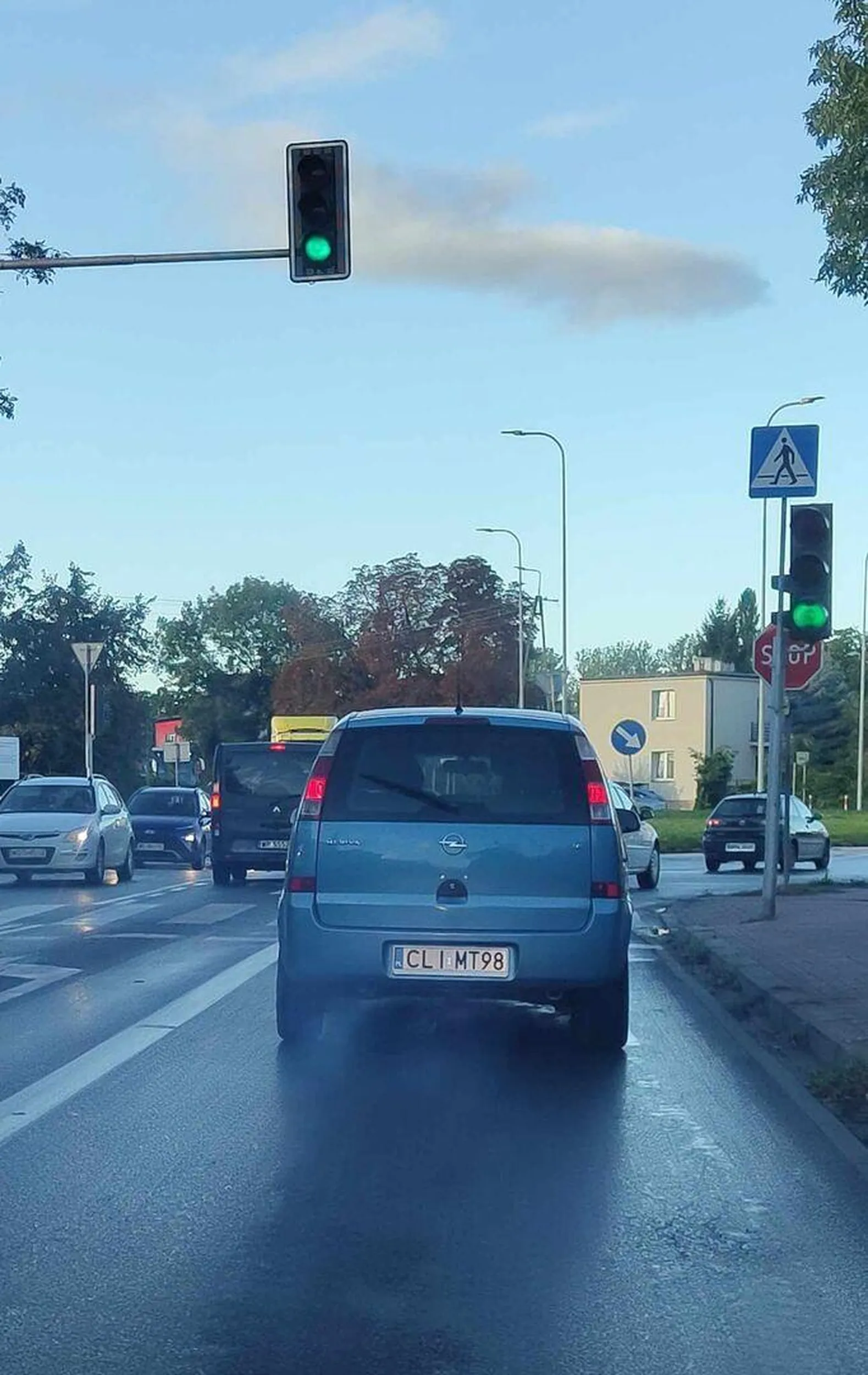 spaliny tak niebieskie jak to auto, smród niemiłosierny, oleju to kierowca musi dokupować chyba bańkę co 2 dni