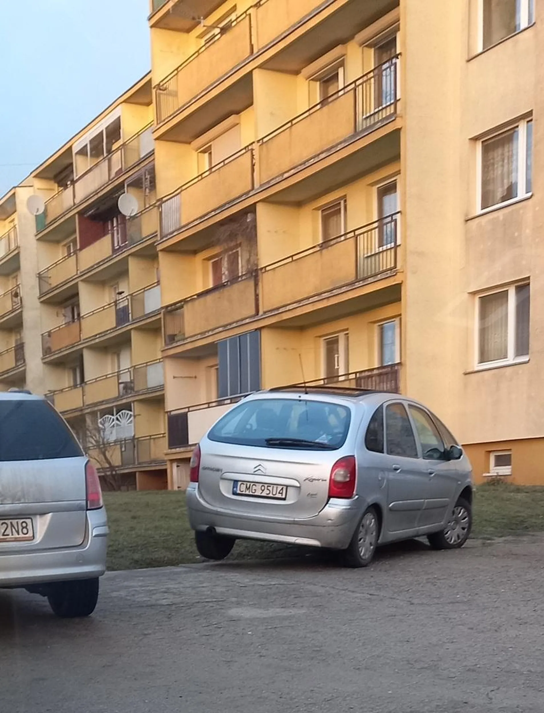 Widać mało miejsca na parkingu aż lewitować musiał