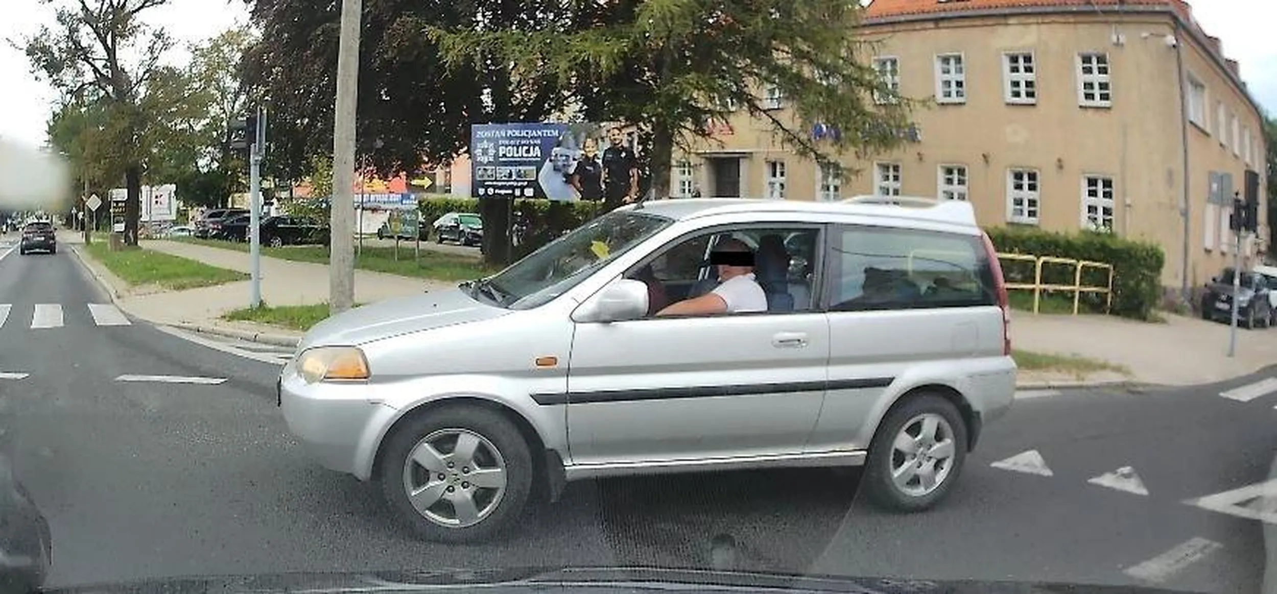 serdecznie nie pozdrawiam Pana który na rondzie w Olsztynie wjeżdża rozpędzony jak gdyby nie istniało...