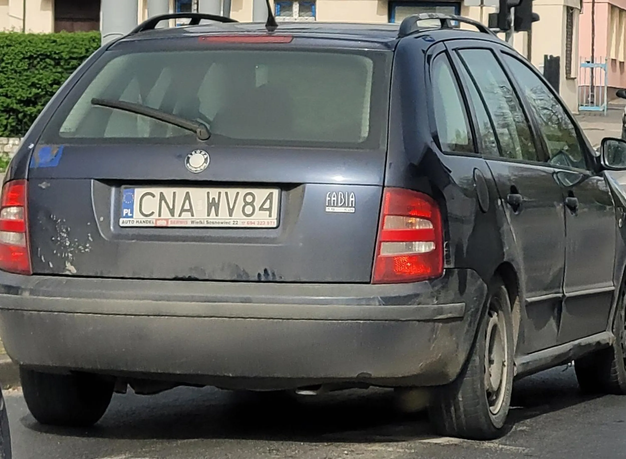 Gościu w okularach naucz się jeździć, prawie mnie przytarłeś zmieniając pas i jeszcze masz pretensje.