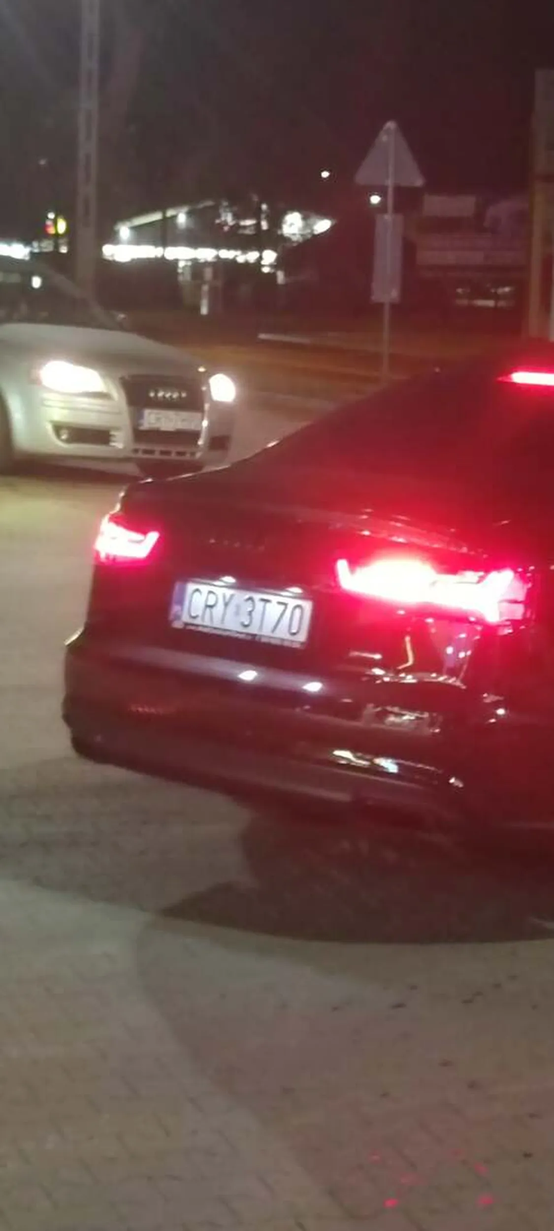 Stary knur jeździ naćpany po stacji i wygania ludzi jedz do psychiatryka