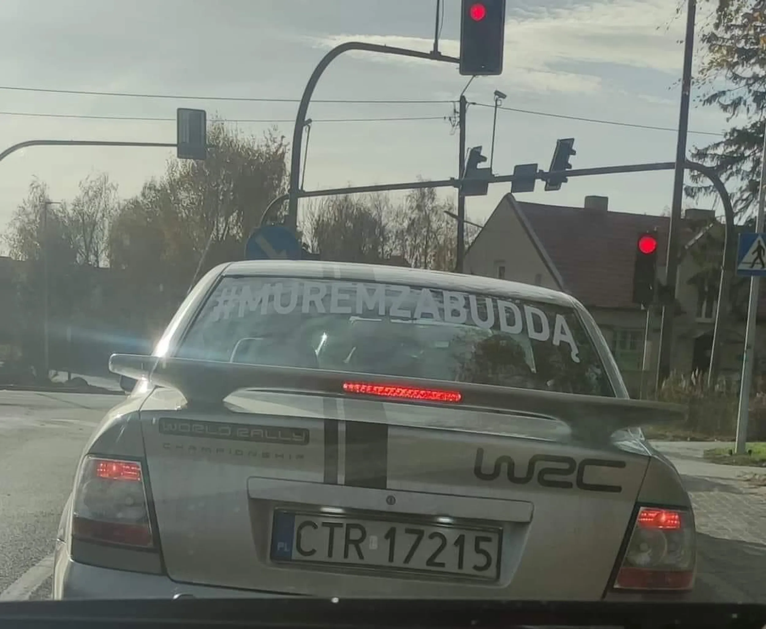 Podobno ma VAT buddy na swoim koncie w banku pocztowym. Widziany również jak tankuje z ciągnika.