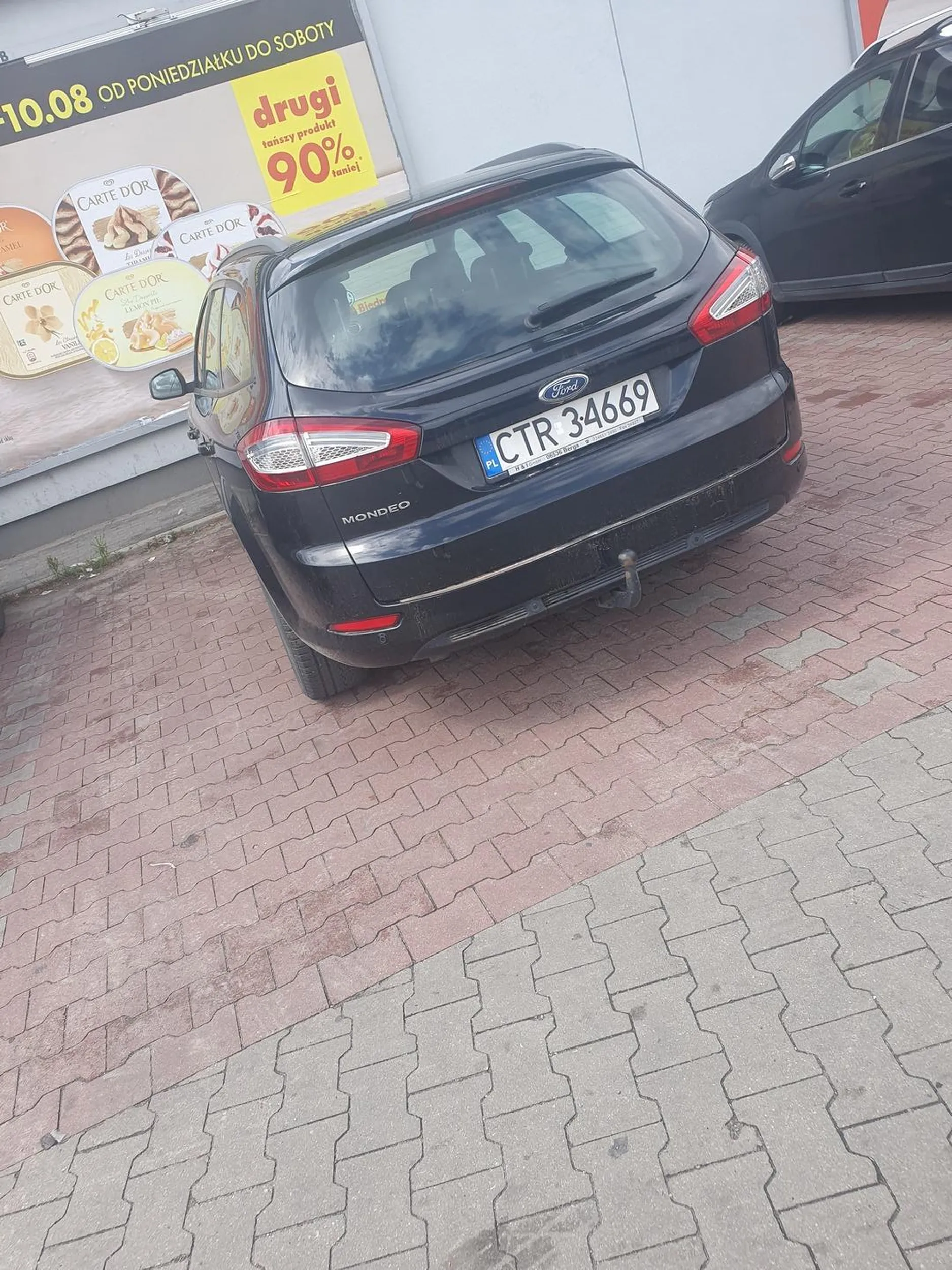 Mistrz parkowania,  jedno miejsce to zamalo na tak spore ego