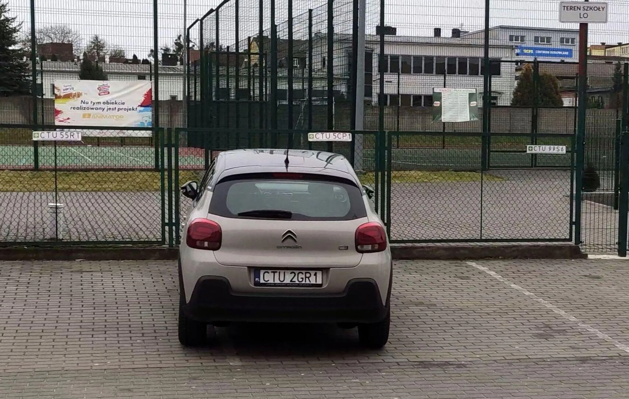 tobie sie cos nie pomylilo? Blokujesz mi miejsce parkingowe!!!