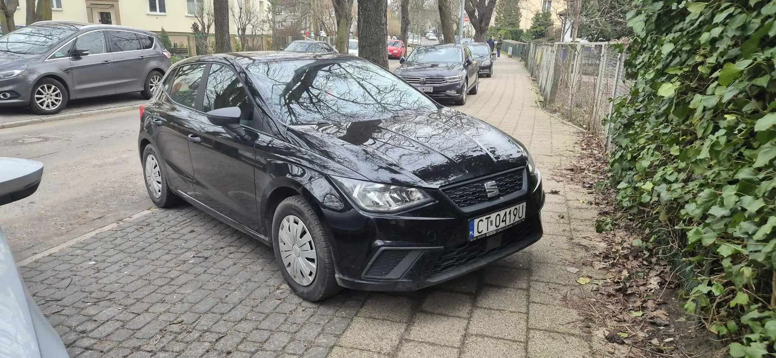 Naucz się parkować, jak z dzieckiem w wózku mam przejechać???