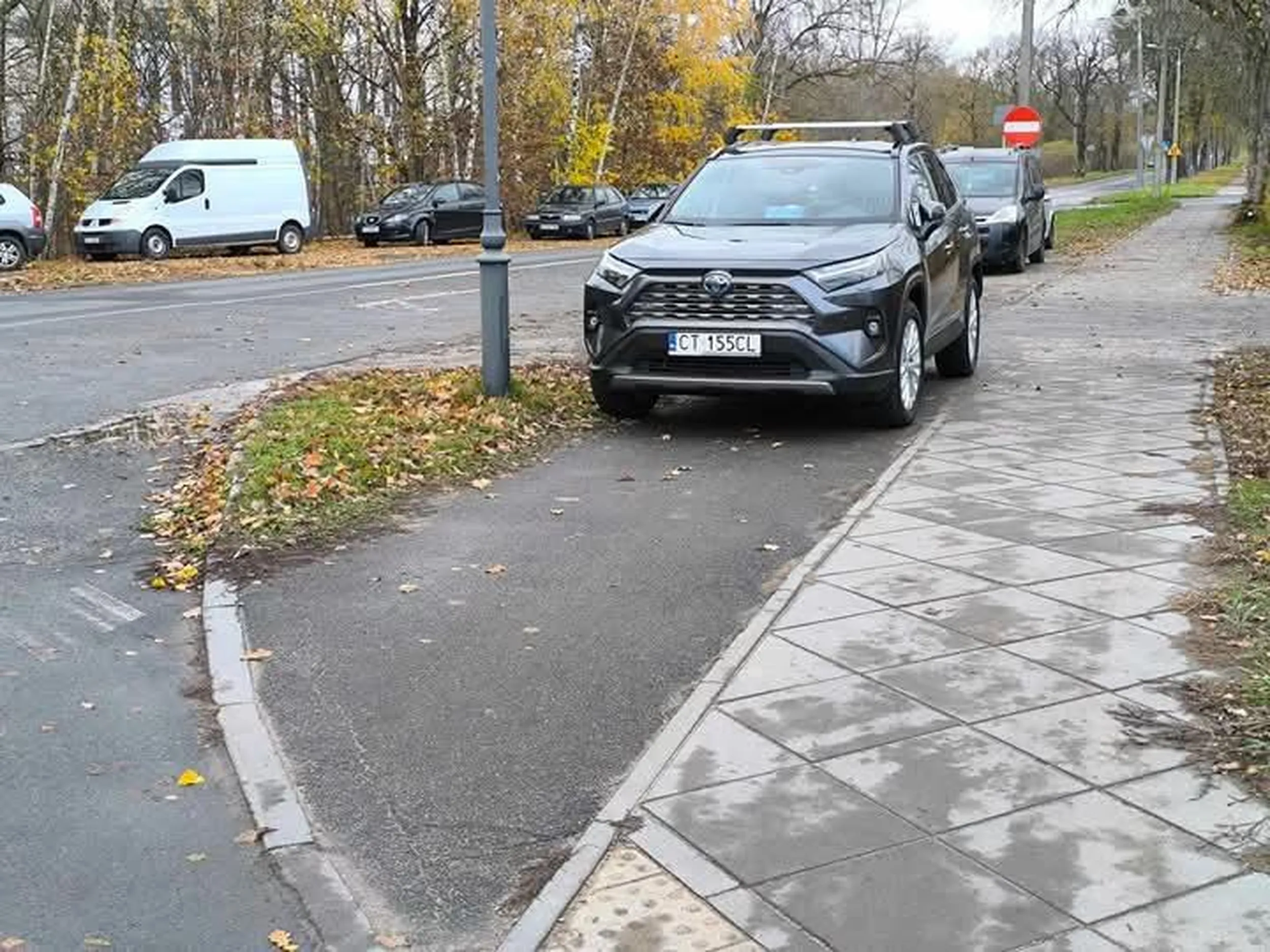 Mistrz parkowania. Dureń nie lubi widać rowerzystek i rowerzystów.