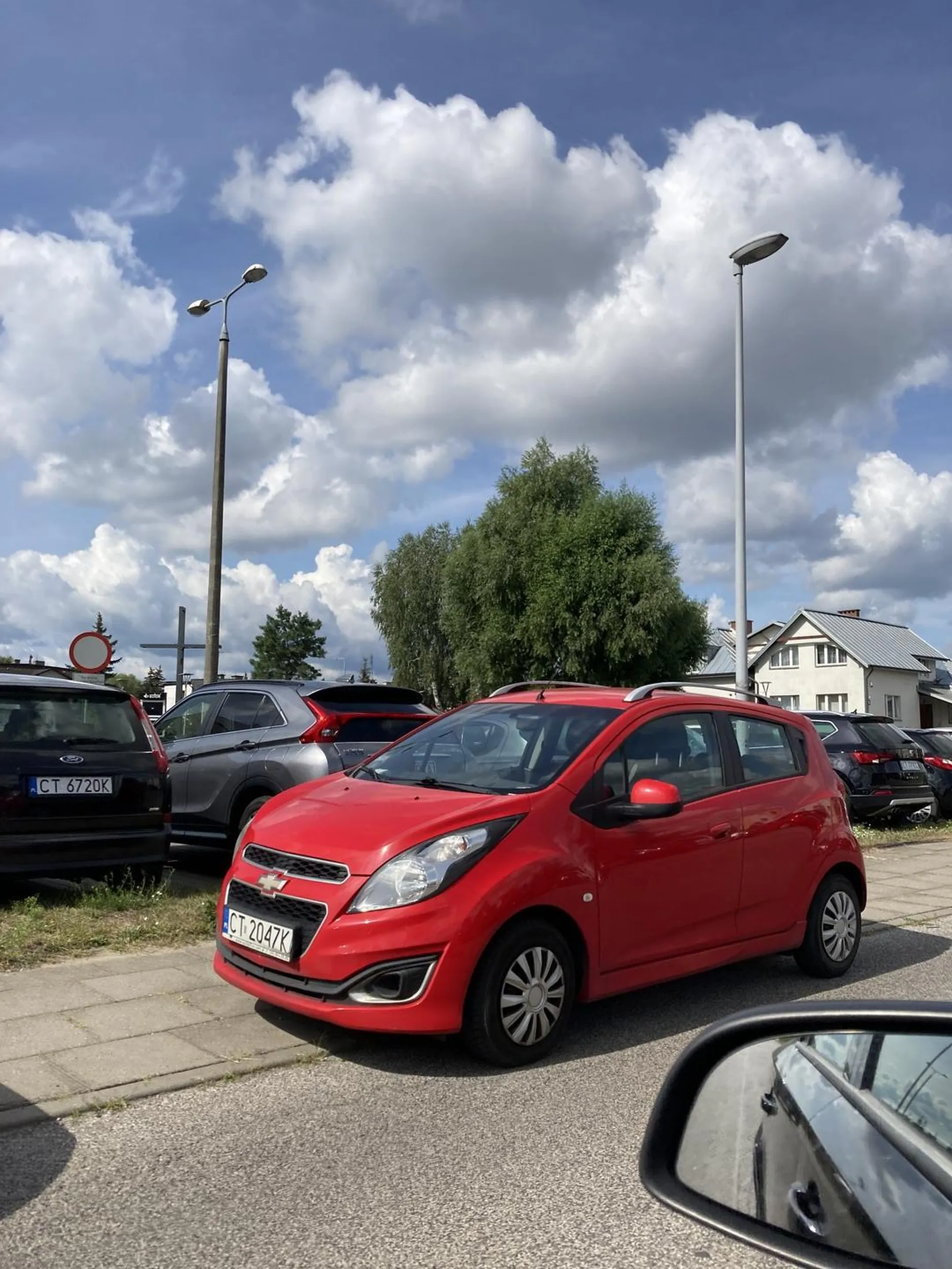 Głupia pipo z czerwonego piździka, naucz się parkować i miłować bliźniego swego jak siebie samego. Więcej miłości życzę ;)