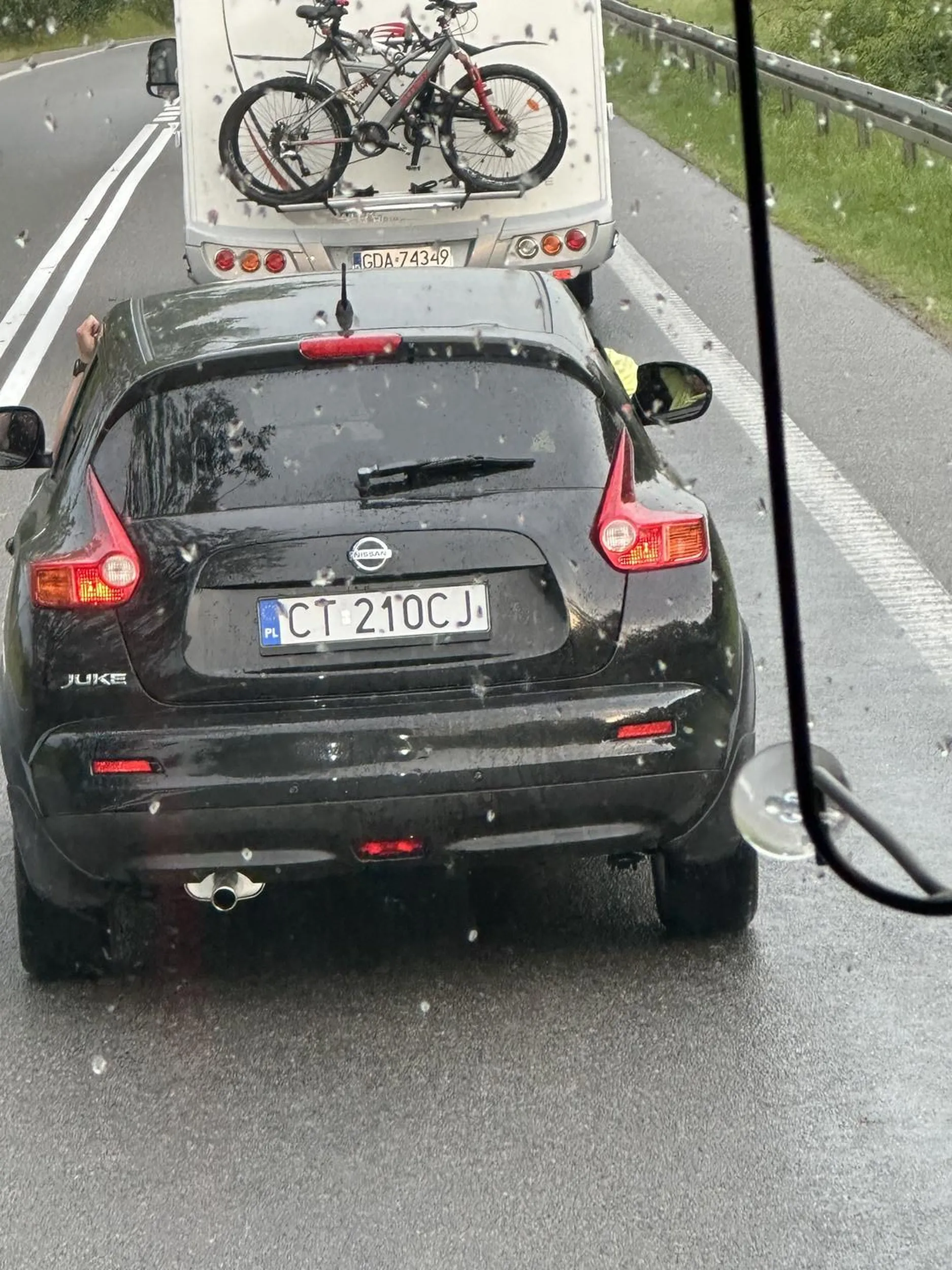 Hamstwo i prostactwo jechaliśmy wycieczką a kierowca sie nam przed autokar wpakował