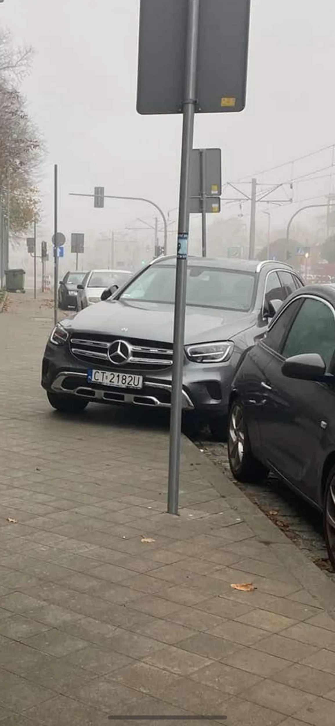 Czas chyba wrócić na kurs prawa jazdy i doszkolić parkowanie oraz przepisy