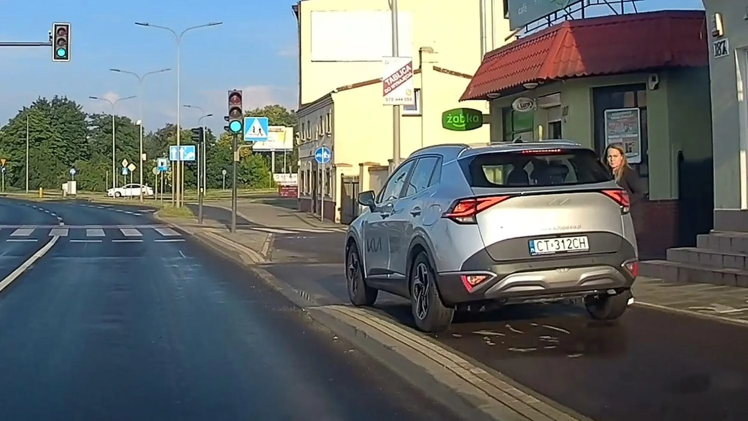 bo musiałaś sobie pójść do żabki tak? gratki (twarz niecenzurowana bo w tej rozdzielczości nie trzeba, to tylko przypomina wygląd)