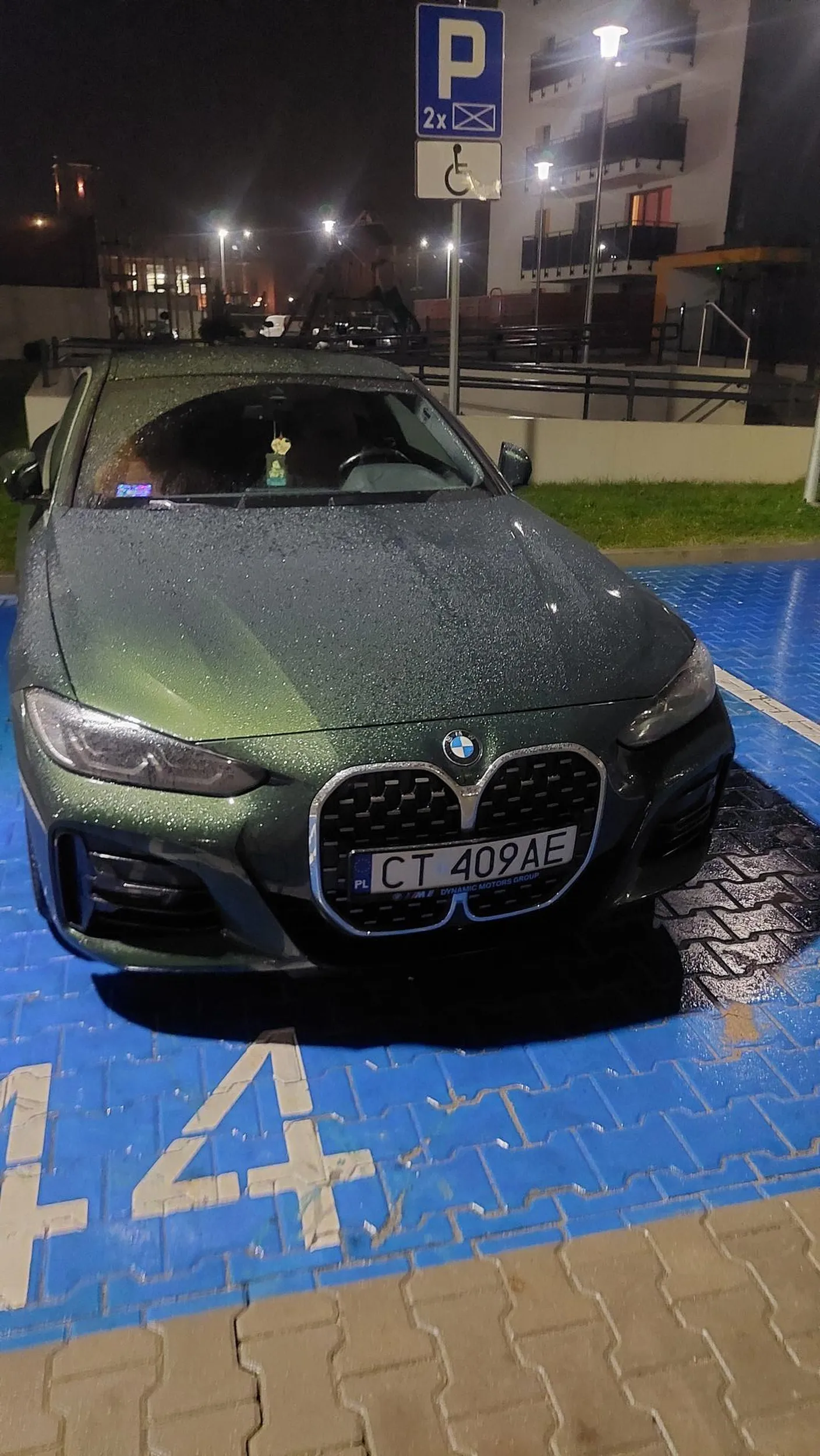 Na auto były pieniądze ale na prawo jazdy nie.. Niepełnosprawny ale umysłowo.