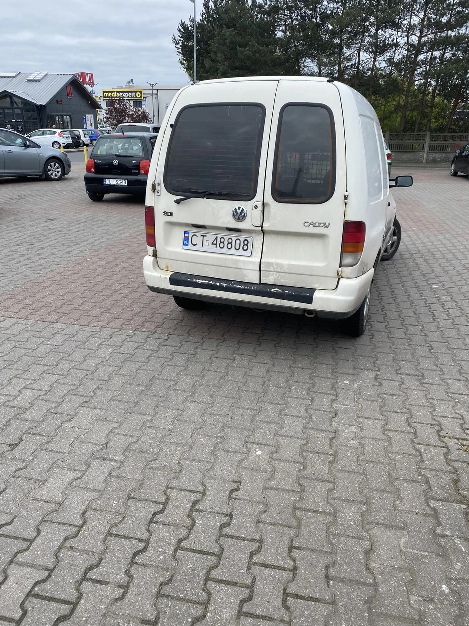 Naucz się parkować parówo, albo wróć na kurs prawa jazdy!