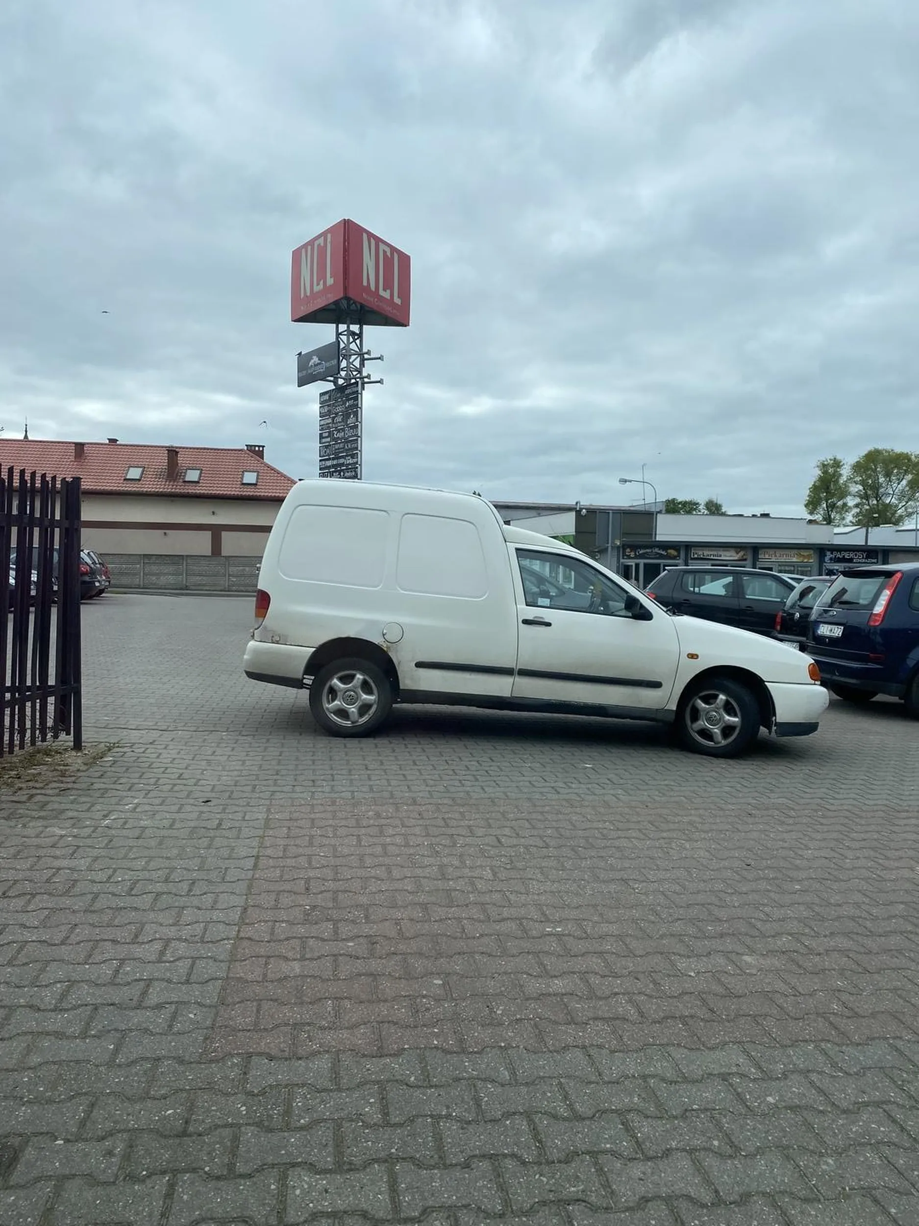 Naucz się parkować parówo, albo wróć na kurs prawa jazdy!