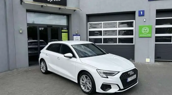 Leci 120km/h po mieście a auto wypożyczone macie jego zdjęcie