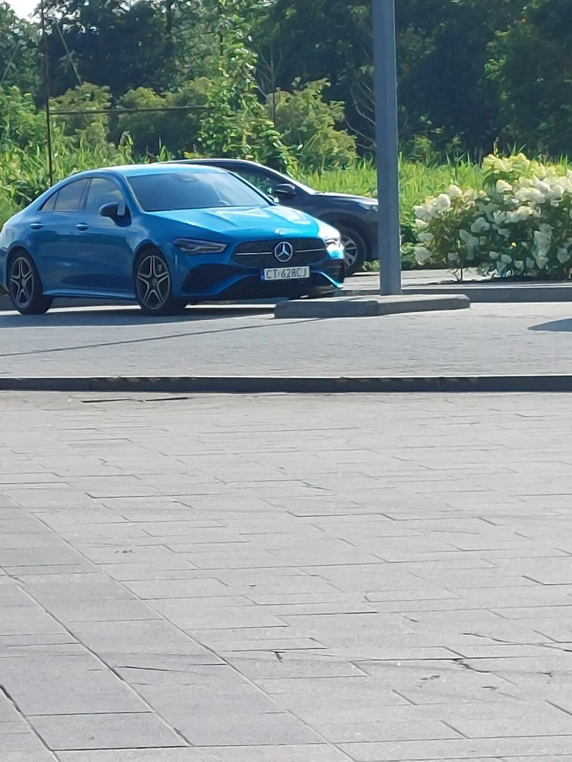 Ładny kolor ;) samochód z resztą też.