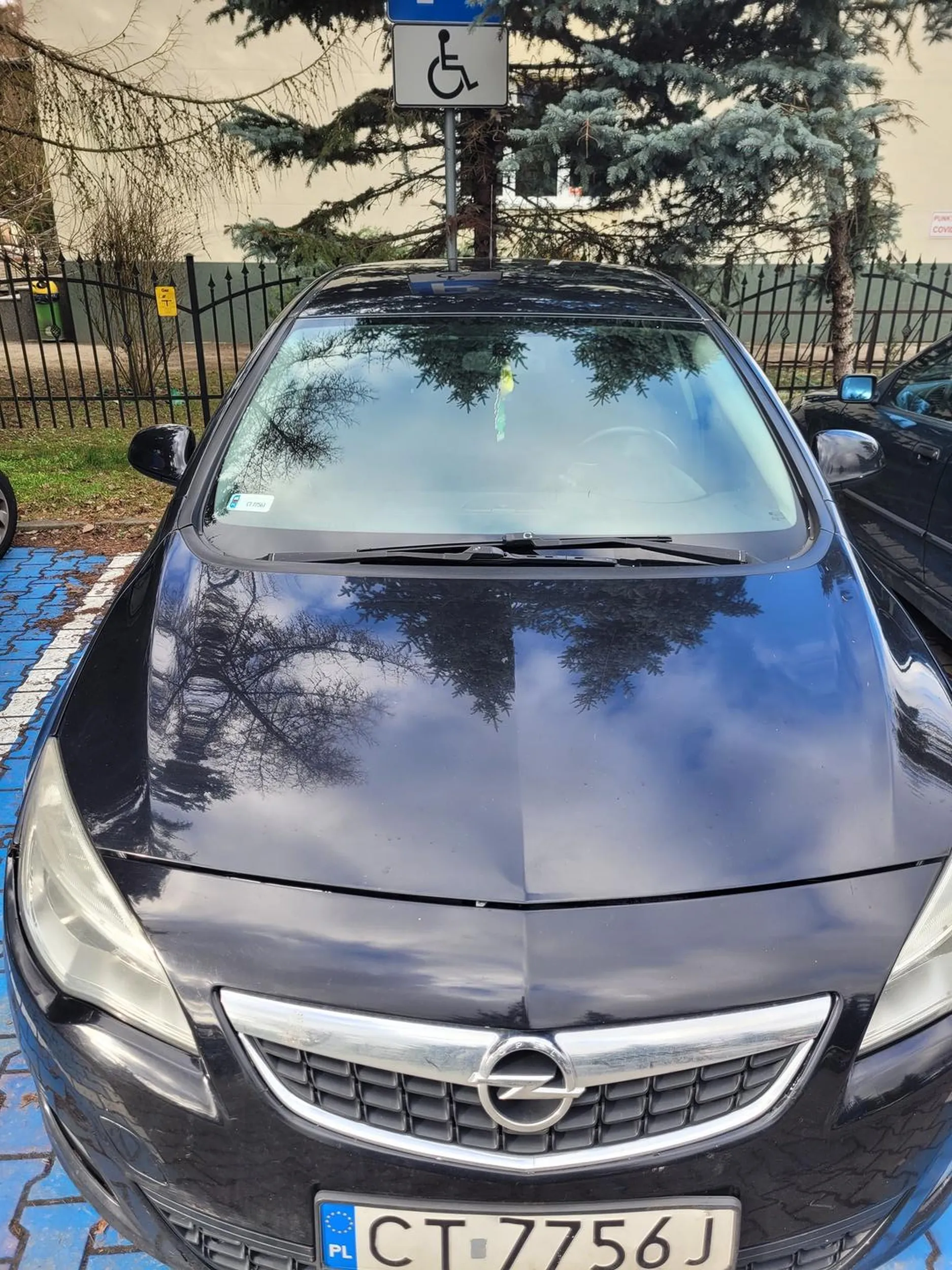 Parkowanie na miejscu inwalidzkim bez uprawnień