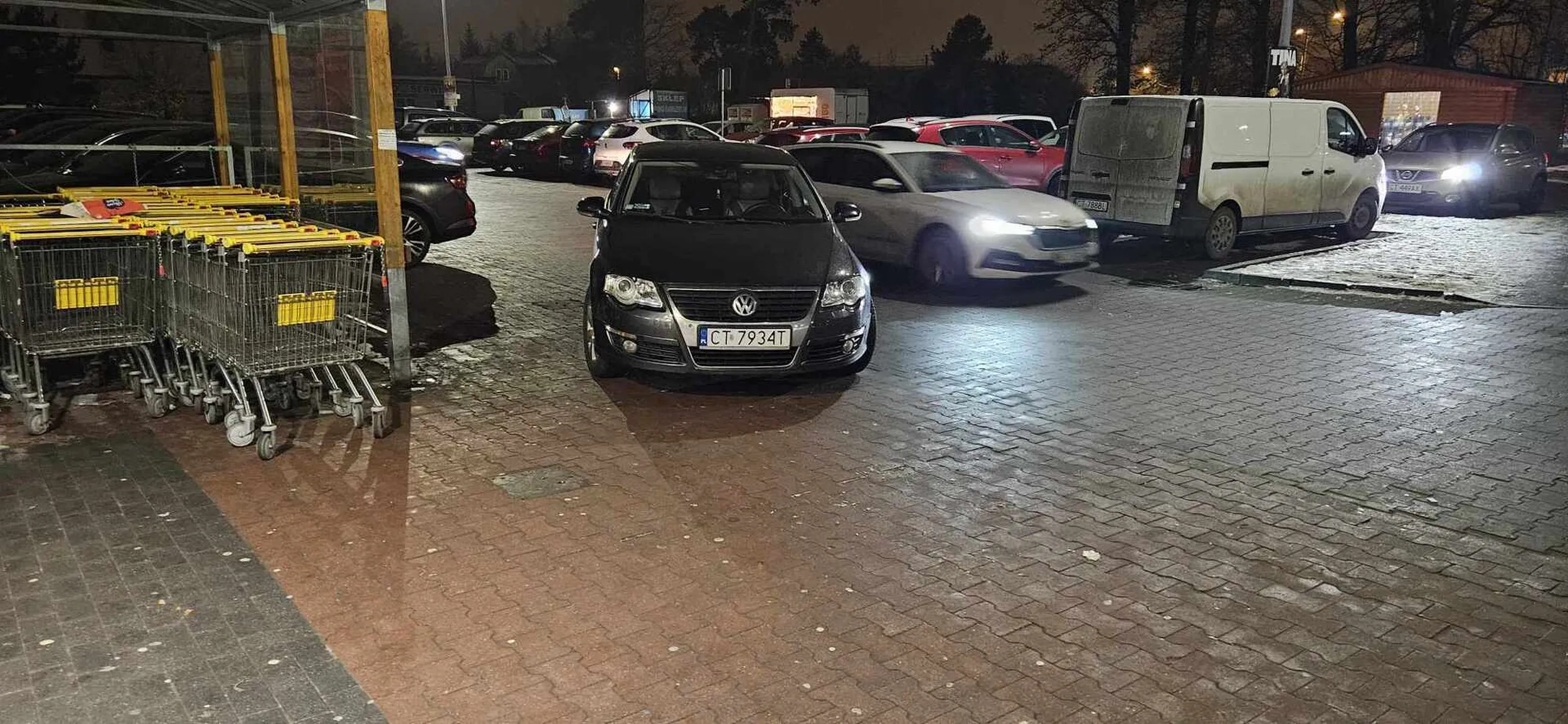 Mógł wjechać do biedronki.