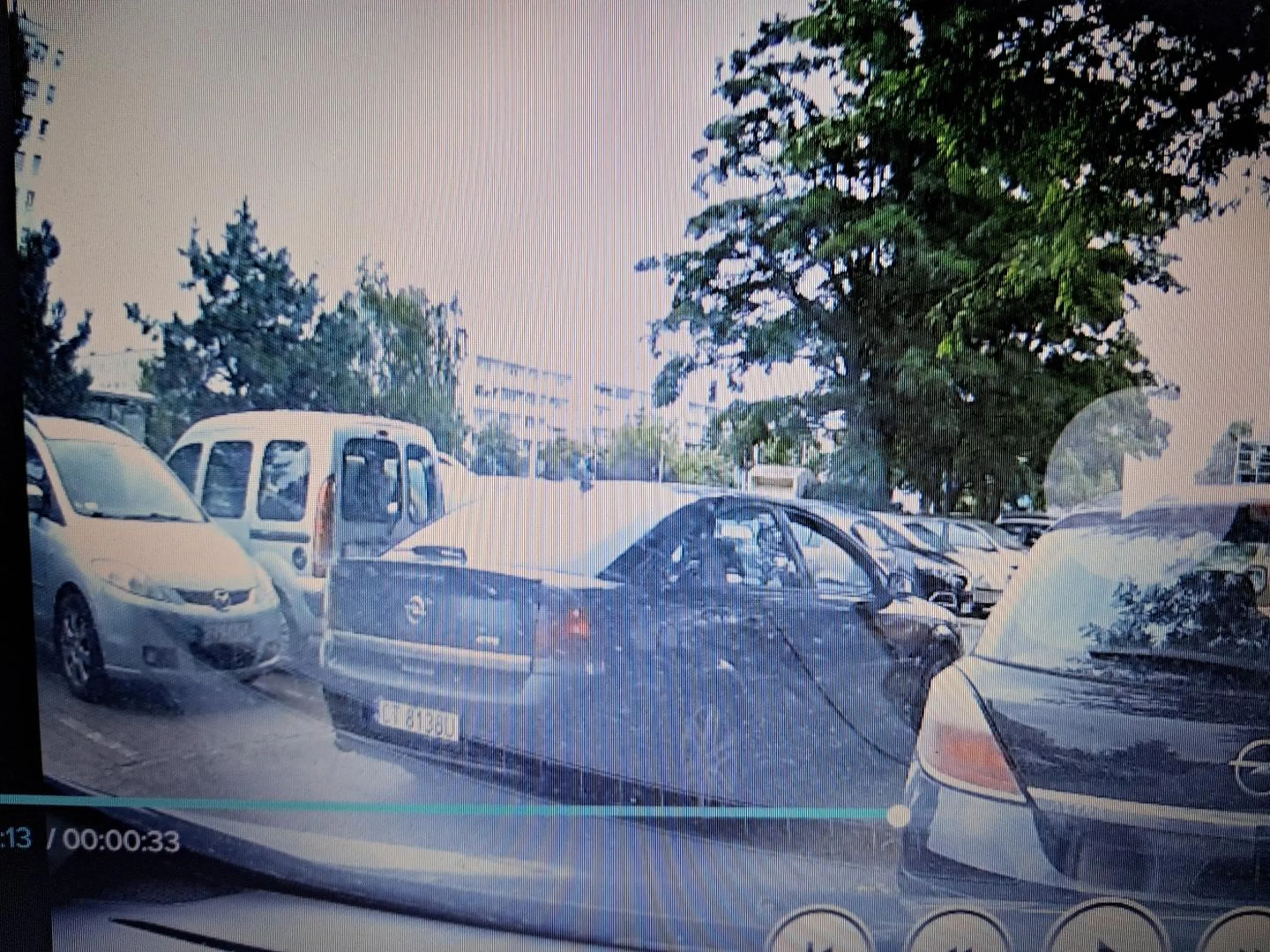 UWAGA NA TEGO WYGOLONEGO BURAKA!!!Ten burak wyzywa ludzi od najgorszych, zajeżdża drogę, grozi pobiciem a ta lala dmuchana cz z nim jeździ wcale nie lepsza !!!