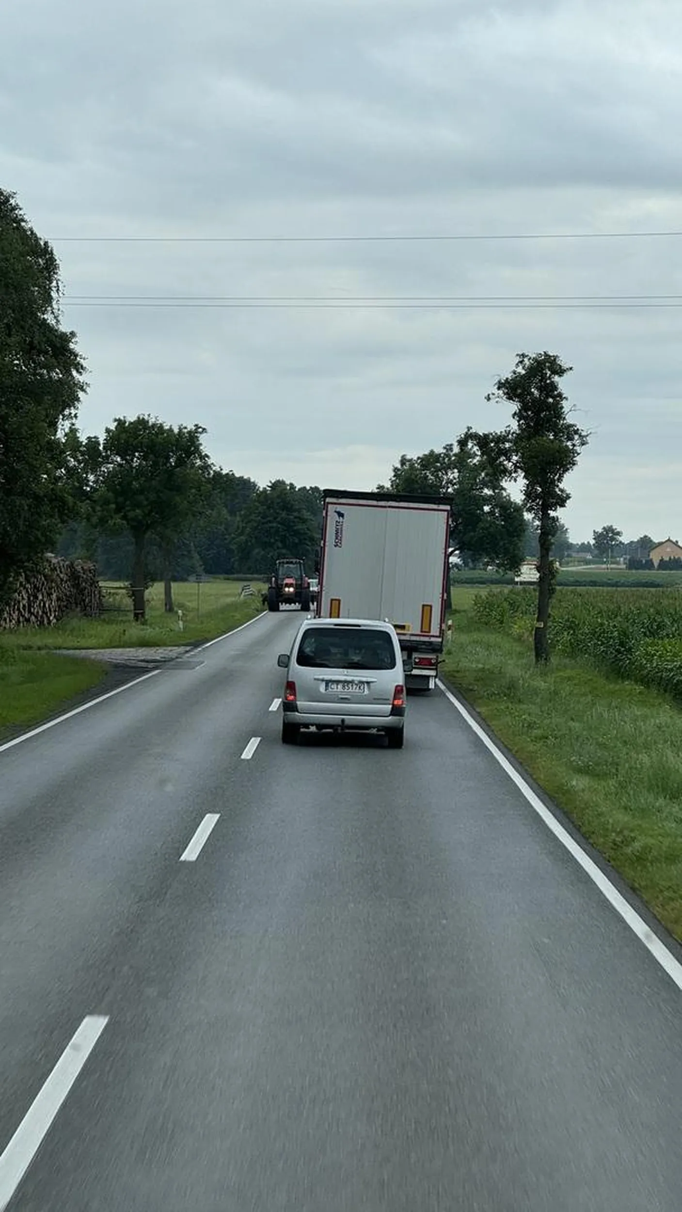 Wypad tym trupem na złom! Jak to przegląd przechodzi.. wstyd w ogóle tym jeździć!