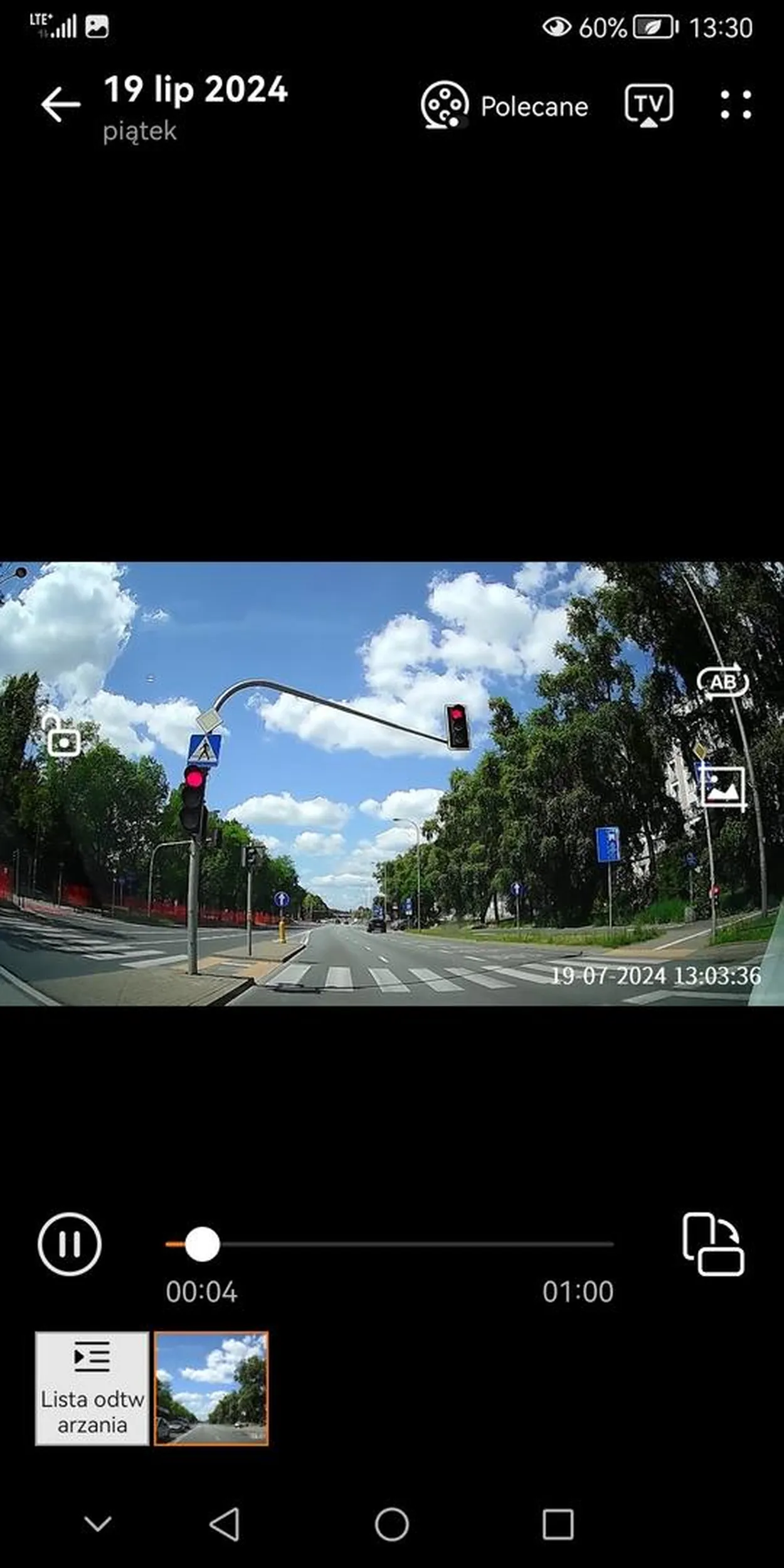 Wyprzedzanie innych aut bus pasem oraz standardowy przejazd na czerwonym w wykonaniu włocławskiego cymbała w jedynej marce.