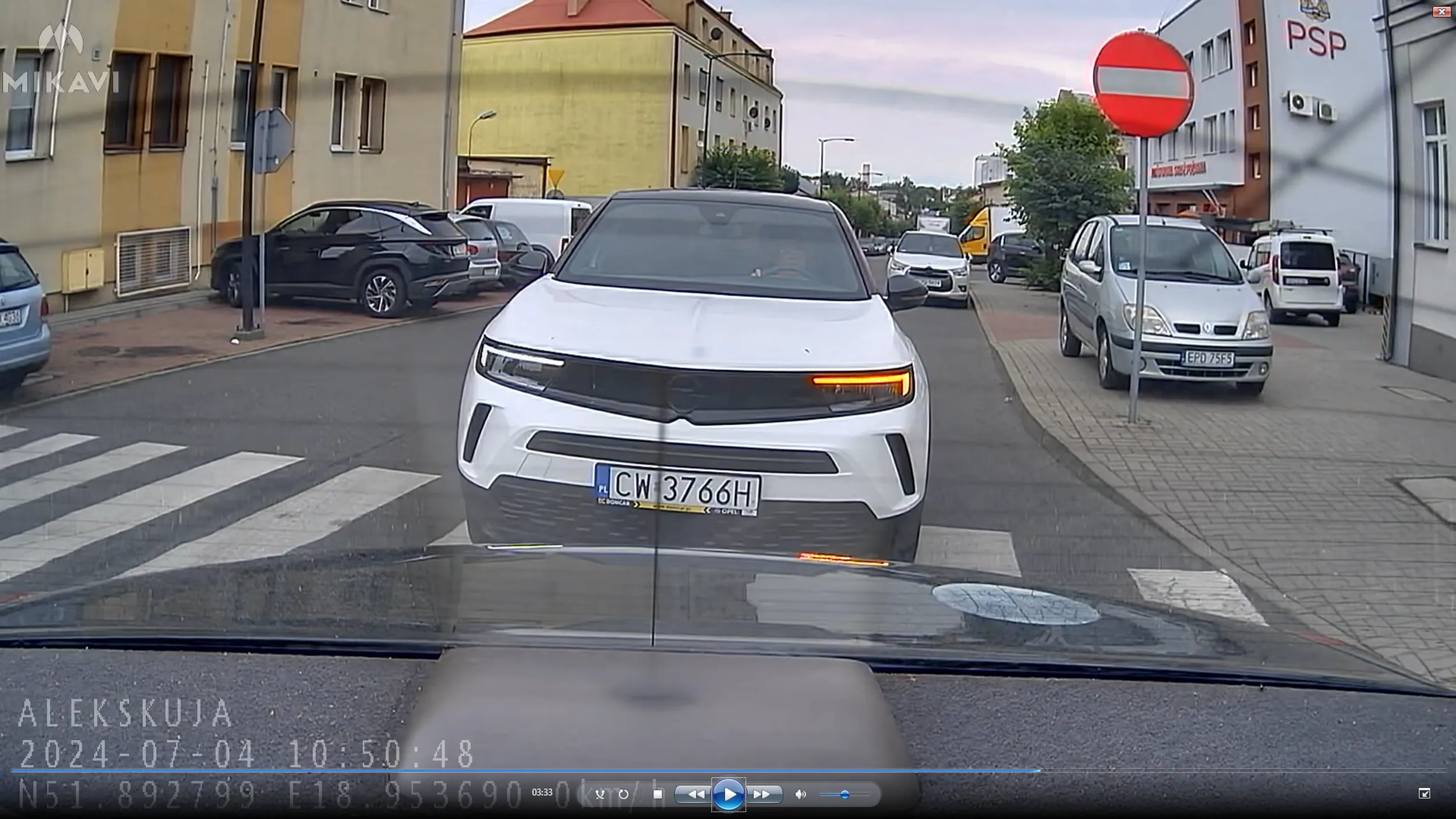 Stara prukwa która na wzniesieniu przyklejona do mojego zderzaka