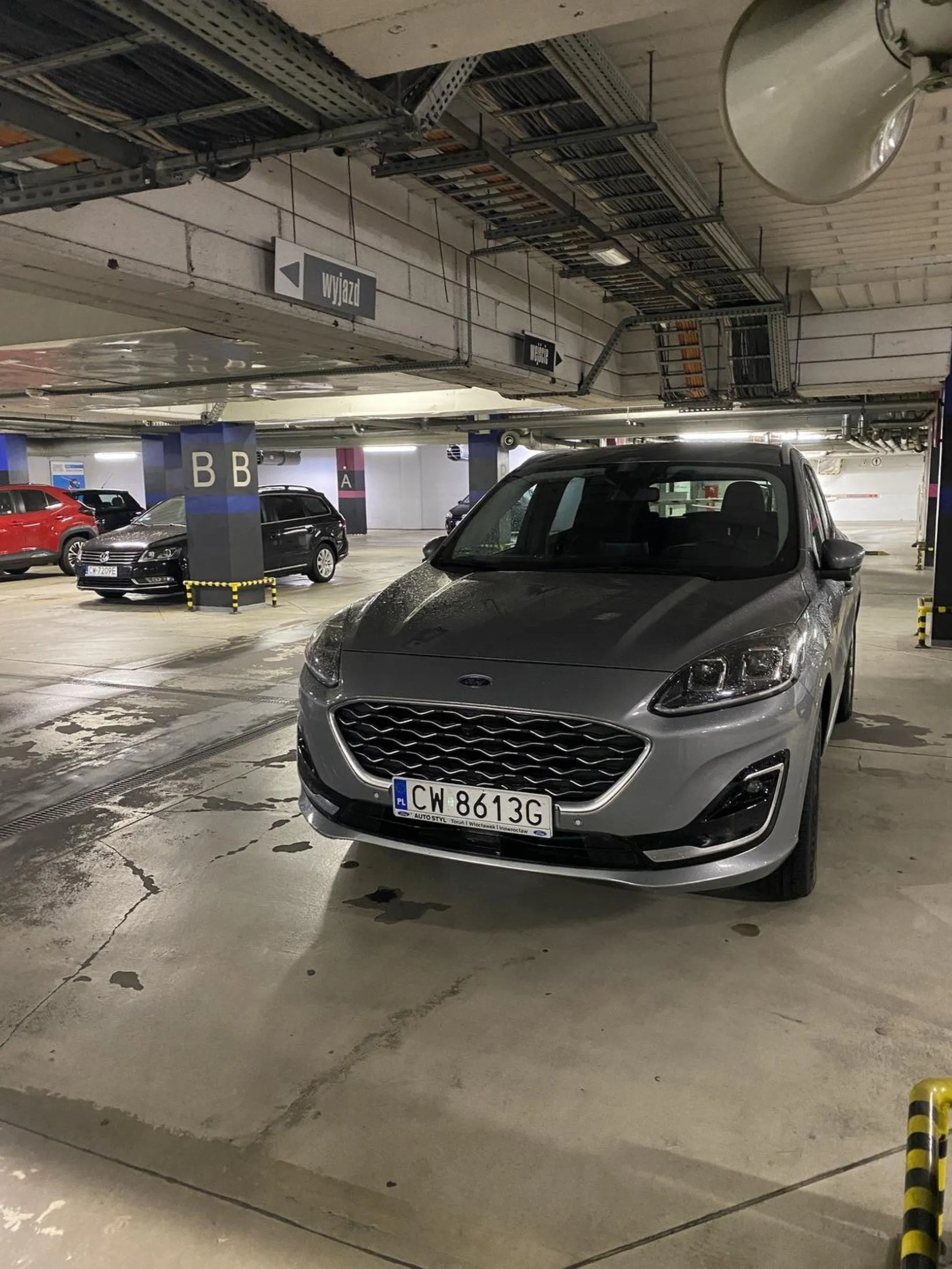 Gościu jest pełno miejsc parkingowych a ty musiałeś stanąć akurat na wjeździe