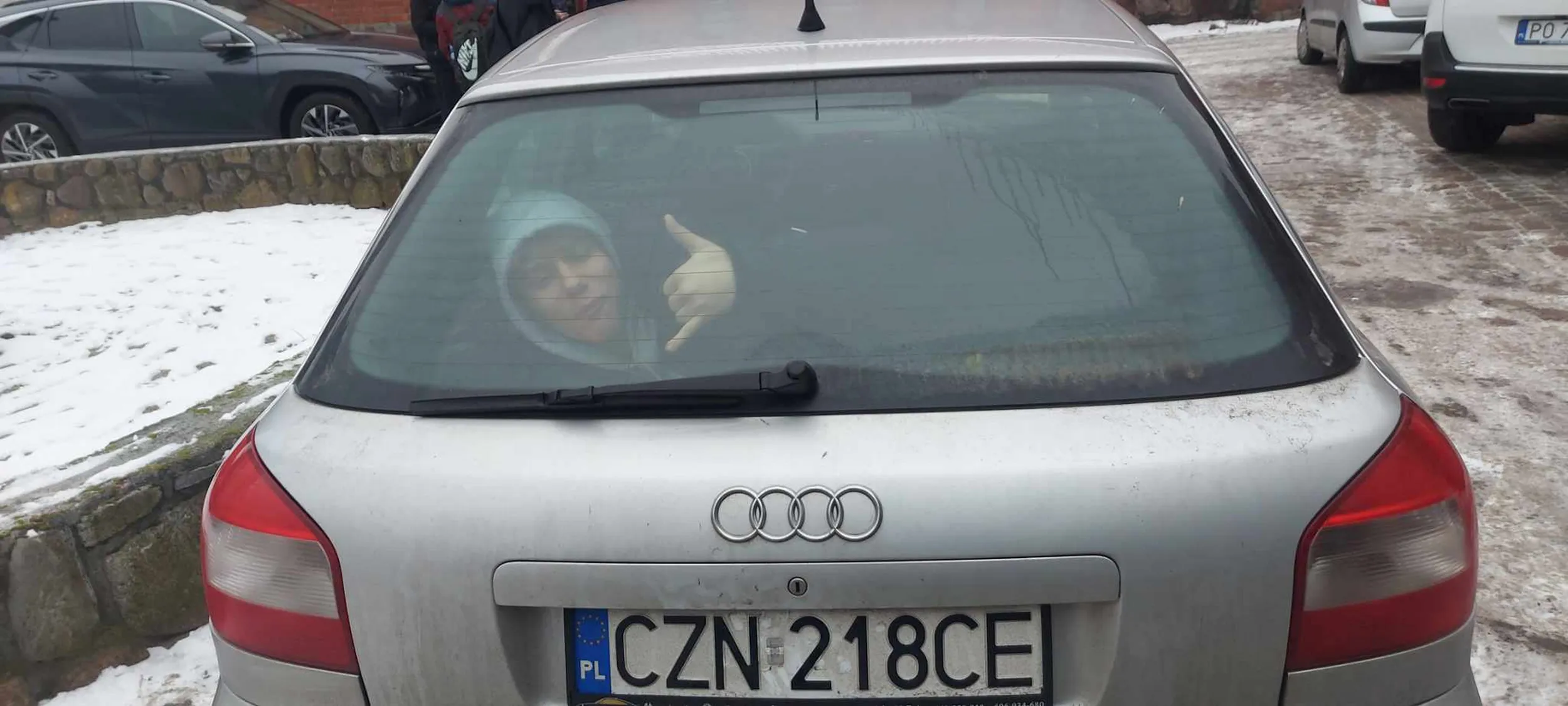 nie polecam tego kierowcy - zamyka uposledzone dzieci w bagazniku... za duzo fivema