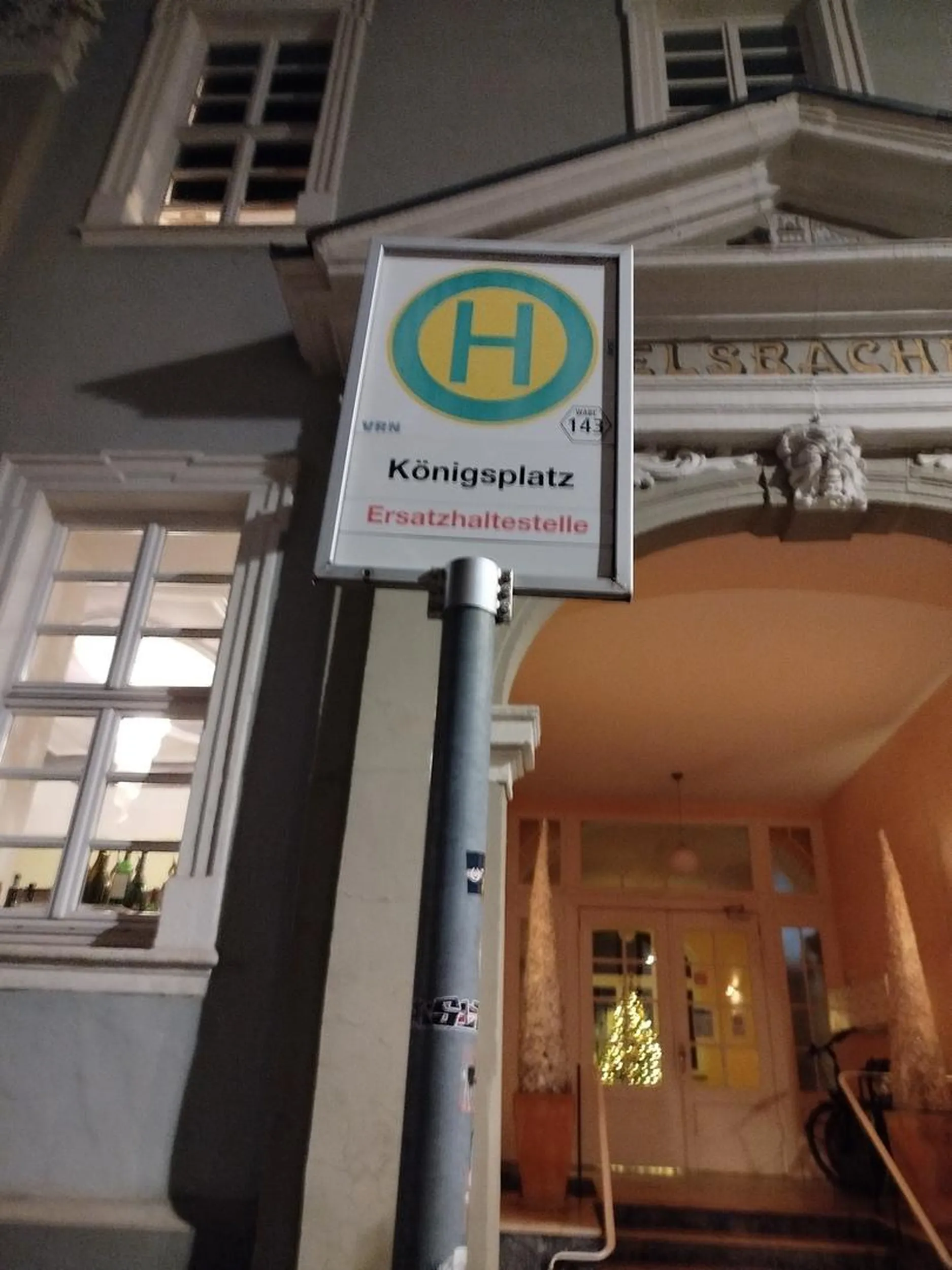 Dzieciak w Niemczech w Spira se lata bogacz z niego jako dowód że w de załącznik w zdjęciach