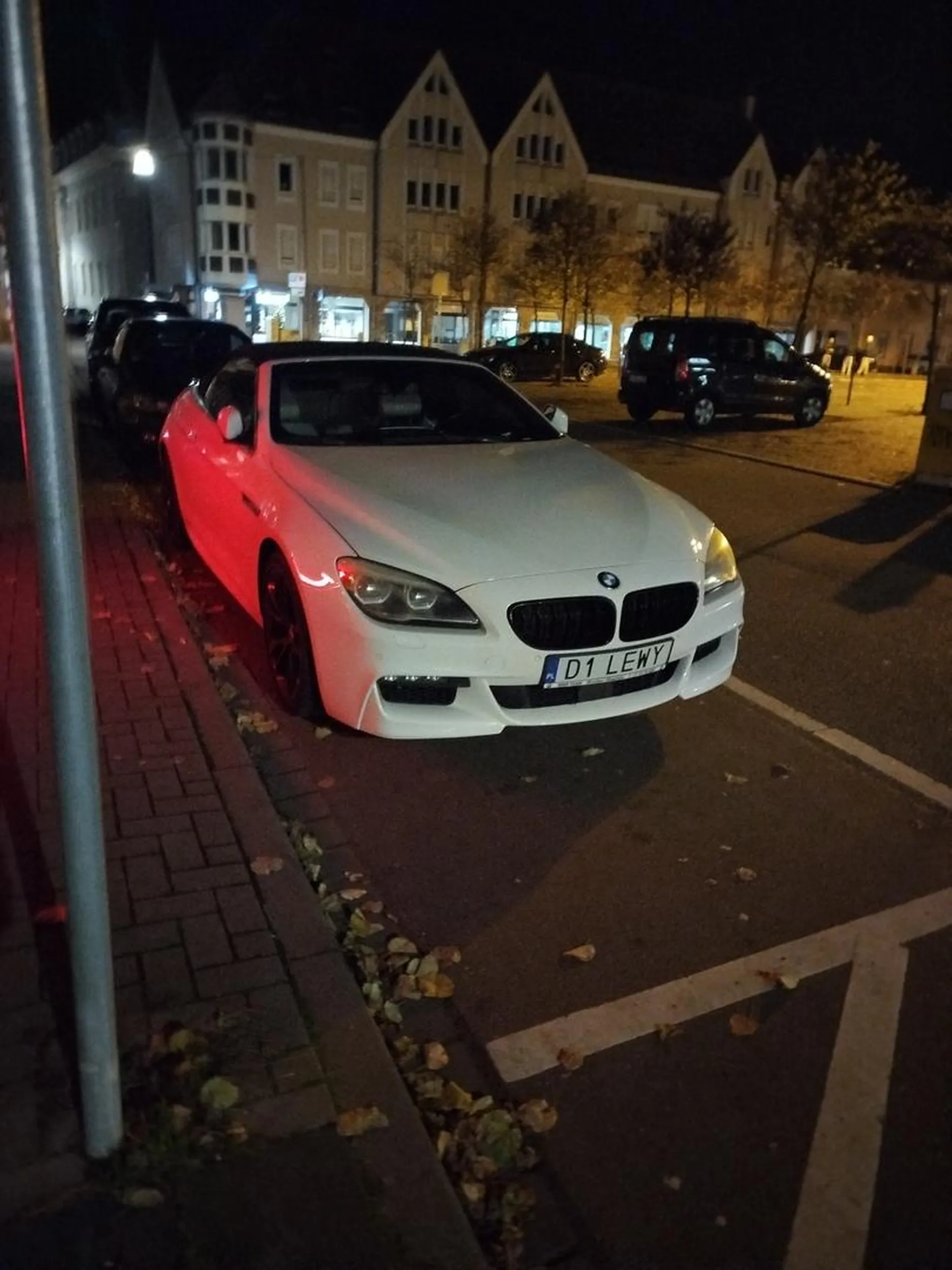 Dzieciak w Niemczech w Spira se lata bogacz z niego jako dowód że w de załącznik w zdjęciach