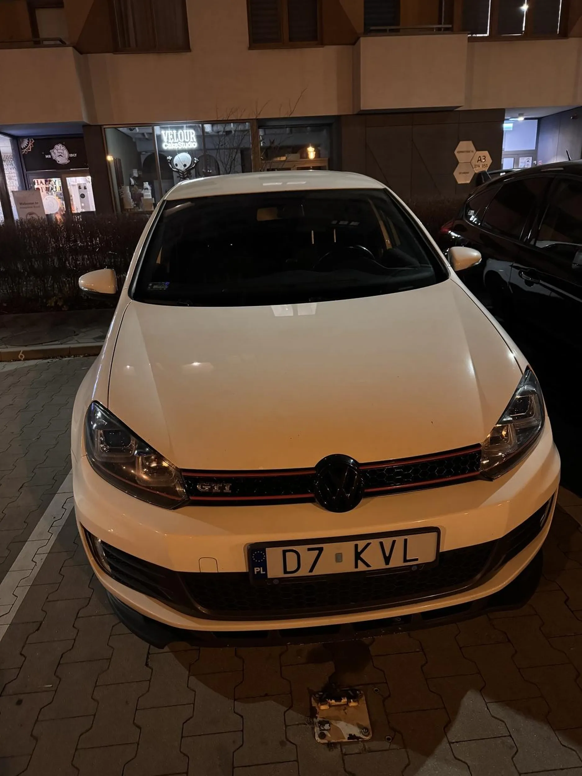 Kierowca zaparkował na moim miejscu prywatnym, bez zostawienia żadnego numeru telefonu. Tym samym uniemożliwił mi zaparkowanie pod swoim blokiem