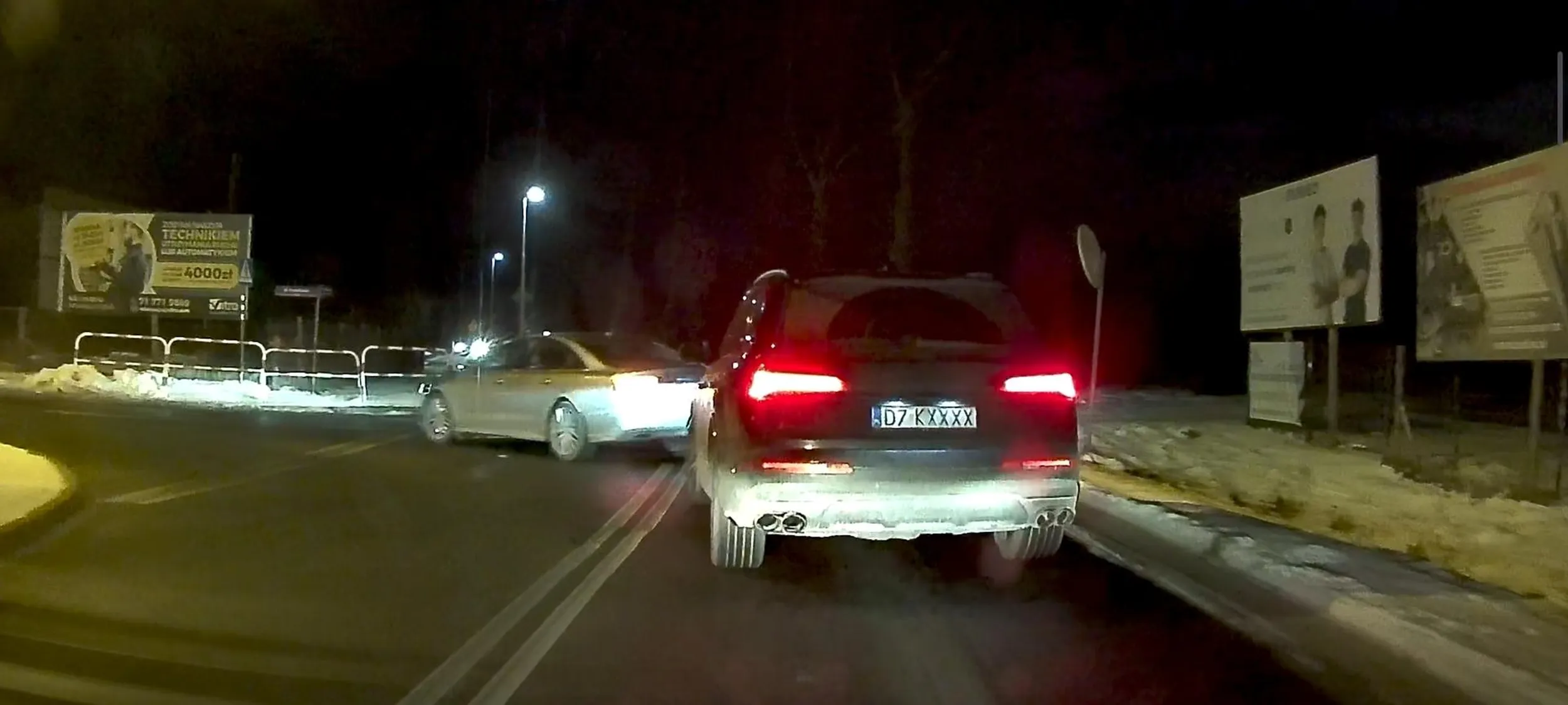 Kierowca jak to w audi myśli że jest bogiem i wyprzedza gdzie popadnie.